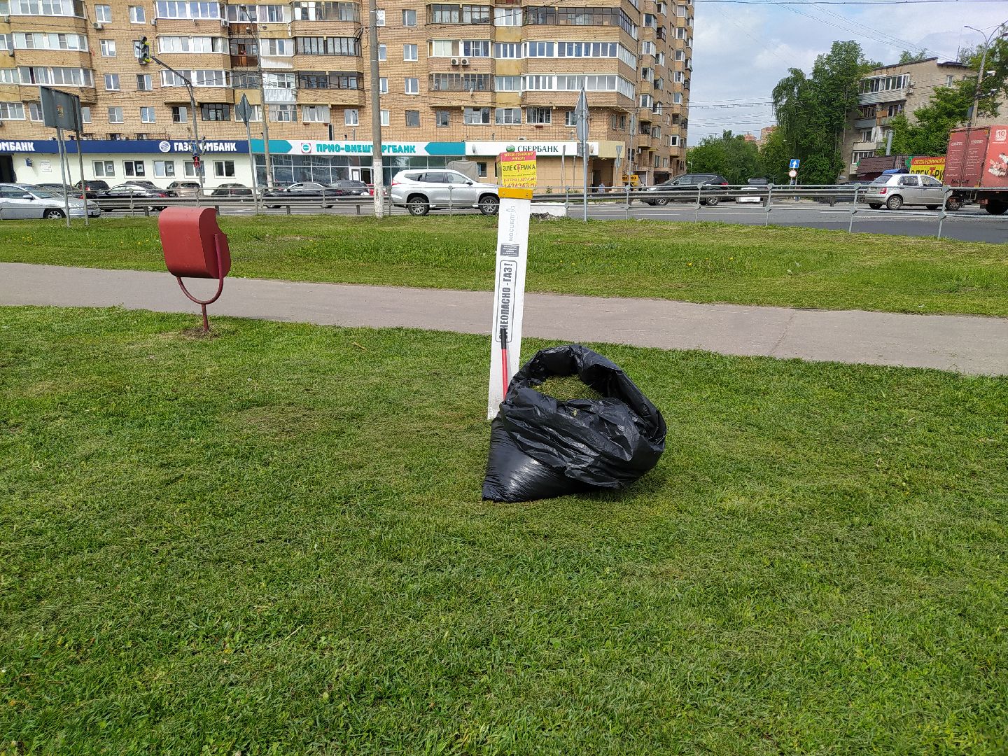 Газон, благоустройство, улица