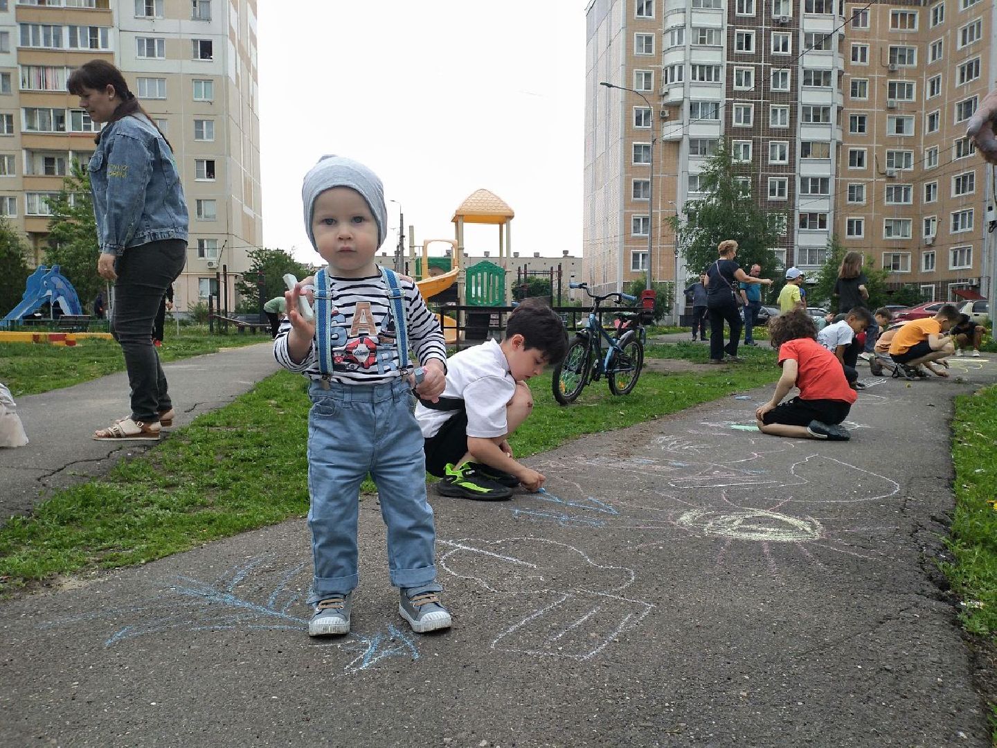 праздник, День соседей, управляющая компания, посадили саженцы, яблоня, Лосино-Петровский