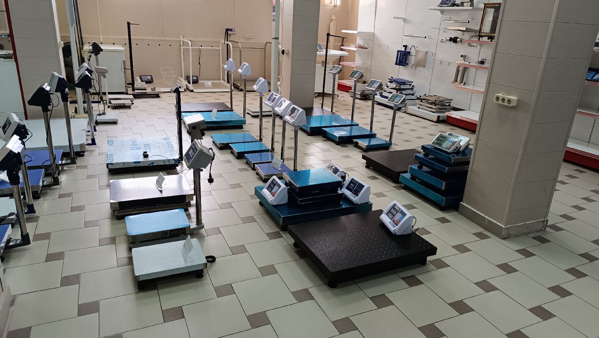 Лобня, весы, экономика