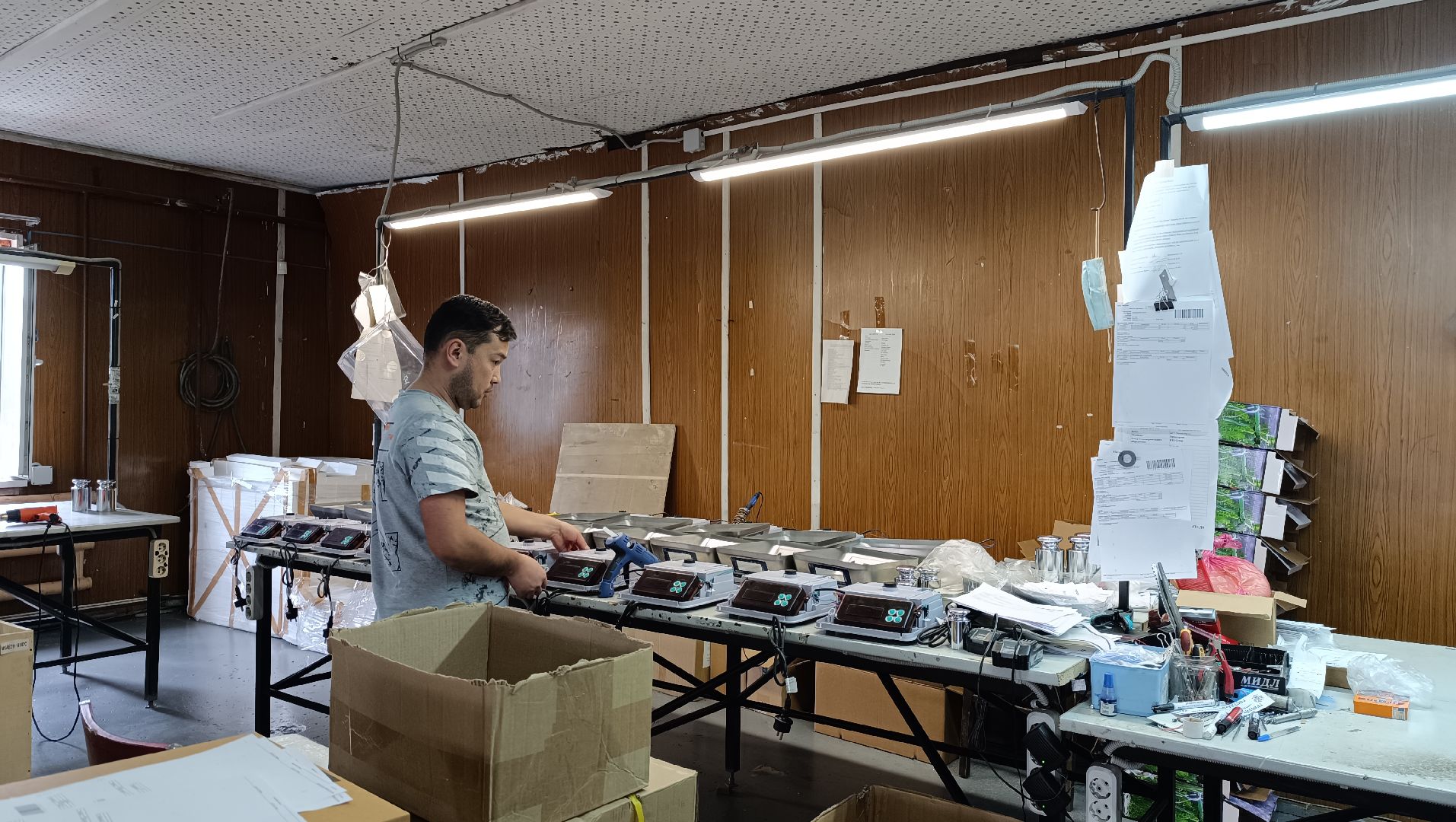 Лобня, весы, экономика