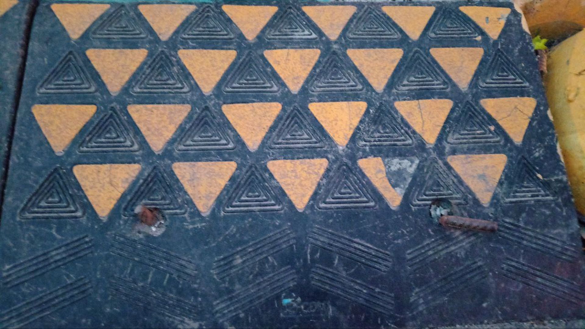 Балашиха, микрорайон Гагарина, ограничительные столбики, полусферы, парковка, автомобилисты, пожарная машина, скорая помощь, детская площадка