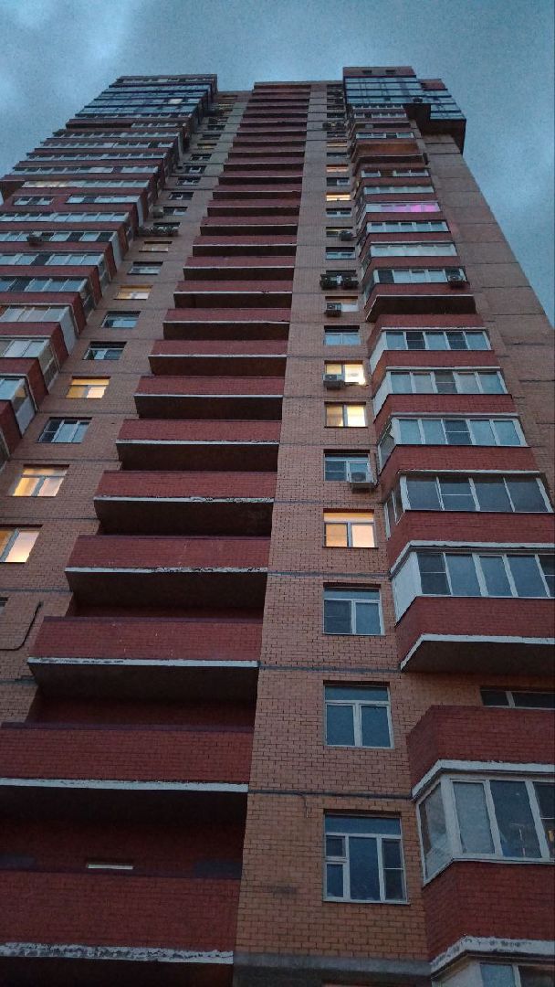 Балашиха, микрорайон Гагарина, ограничительные столбики, полусферы, парковка, автомобилисты, пожарная машина, скорая помощь, детская площадка