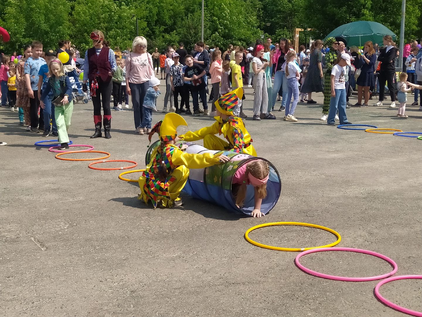 День защиты детей, праздник, парк, мороженное, игры