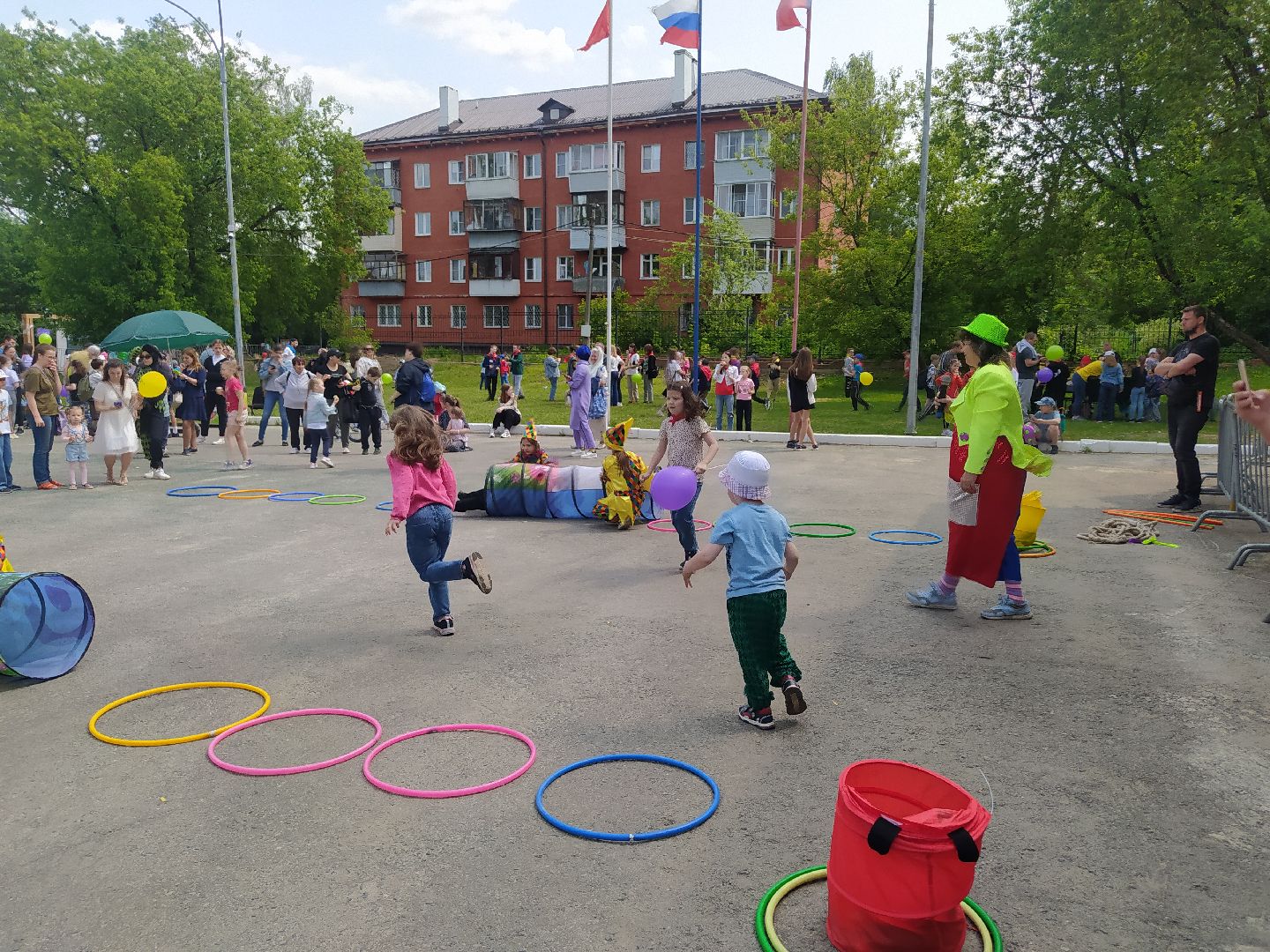 День защиты детей, праздник, парк, мороженное, игры