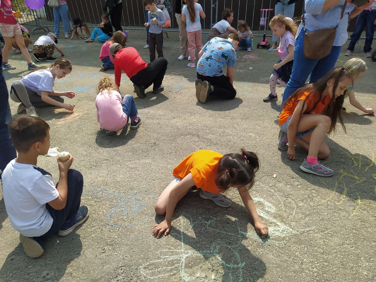 День защиты детей, праздник, парк, мороженное, игры