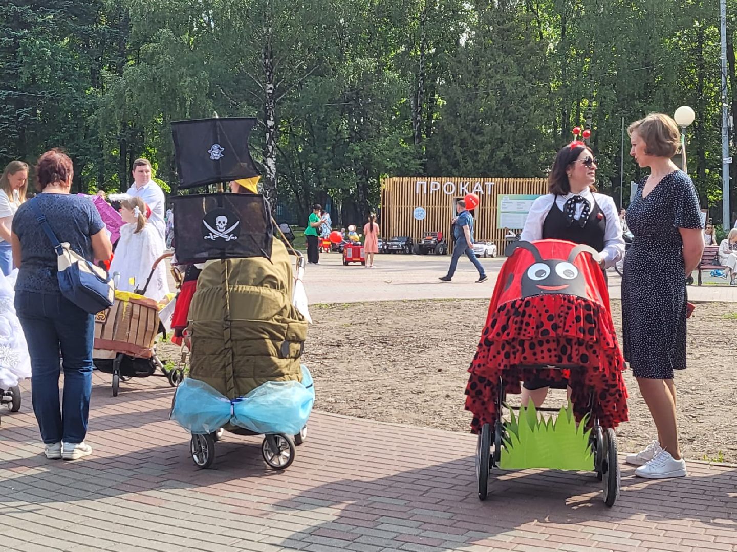 Химки, парад колясок, День защиты детей, фестиваль