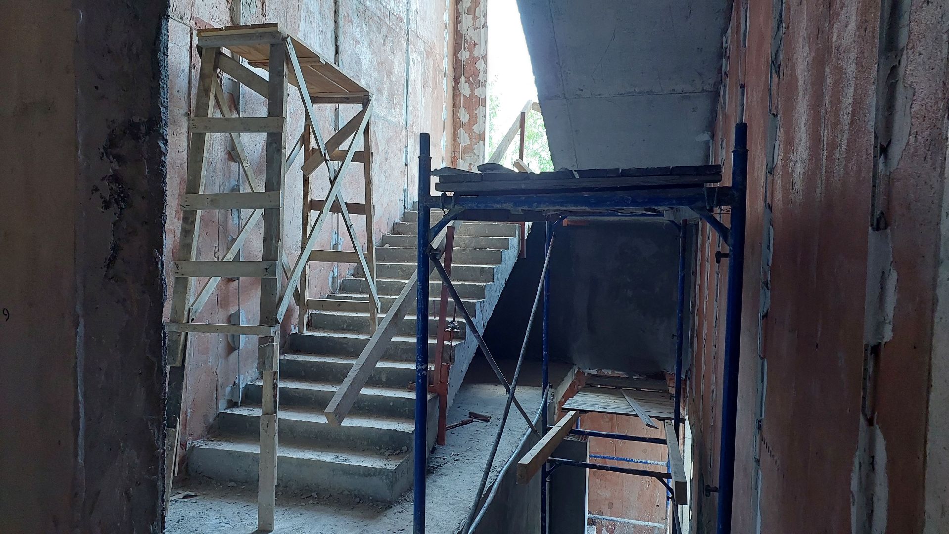 строительство, поликлиника, медицина, серпухов, ивановские дворики, штукатурка,