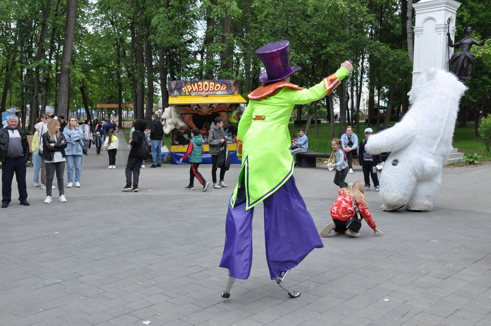 парк, клоуны, ростовые куклы, ходули, фестиваль, серпухов, мороженое,