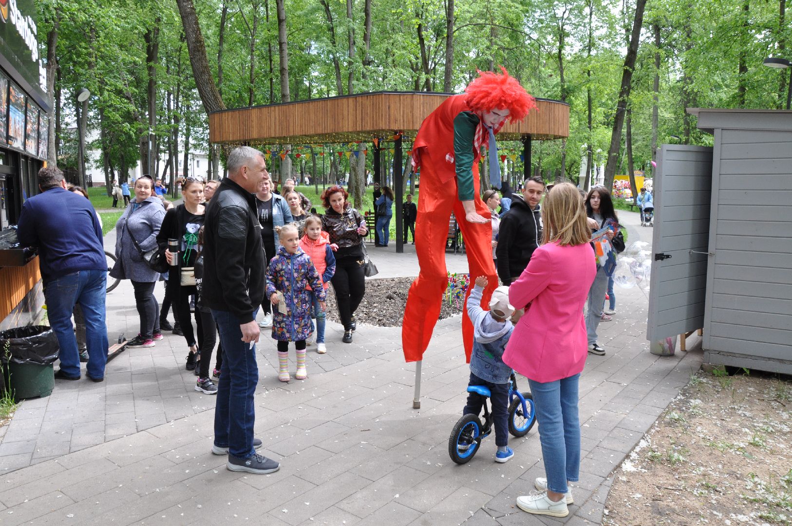 парк, клоуны, ростовые куклы, ходули, фестиваль, серпухов, мороженое,
