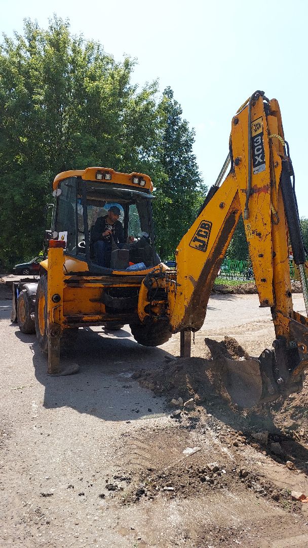 двор, строительство дорог, серпухов, бордюры, асфальт, укладка асфальта,