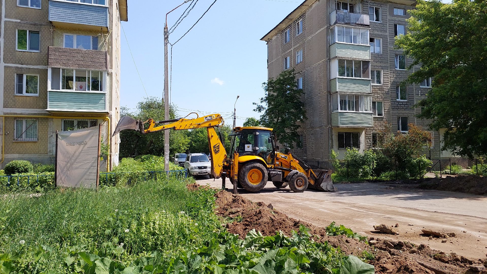 двор, строительство дорог, серпухов, бордюры, асфальт, укладка асфальта,