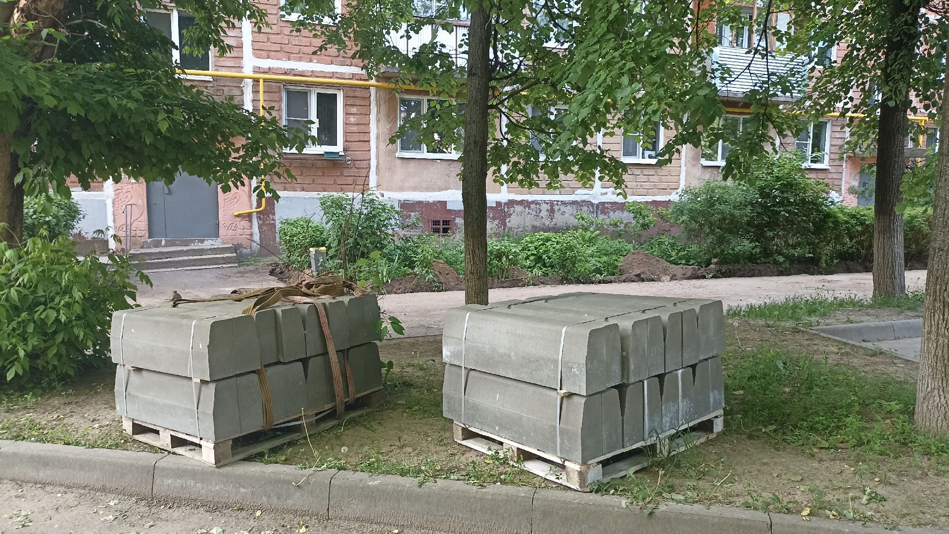 Серпухов, Подмосковье, благоустройство, бордюры, парковки, детскиеплощадки