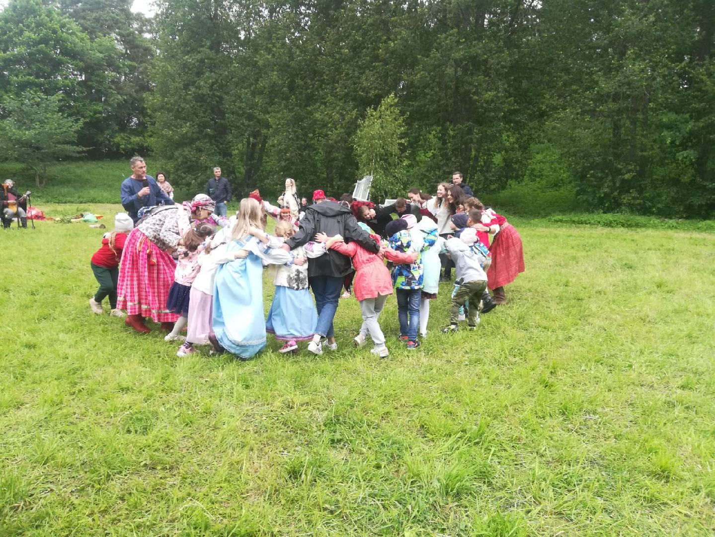 Звенигород, собор Уцииспения Божией матери на Городке, Троица, воскресная школа при Успенском храме, праздничное представление, фольклор, народные тради