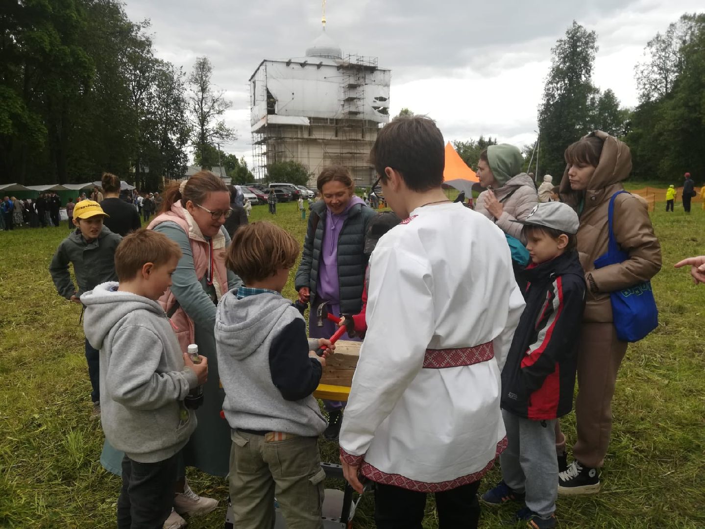 Звенигород, собор Уцииспения Божией матери на Городке, Троица, воскресная школа при Успенском храме, праздничное представление, фольклор, народные тради