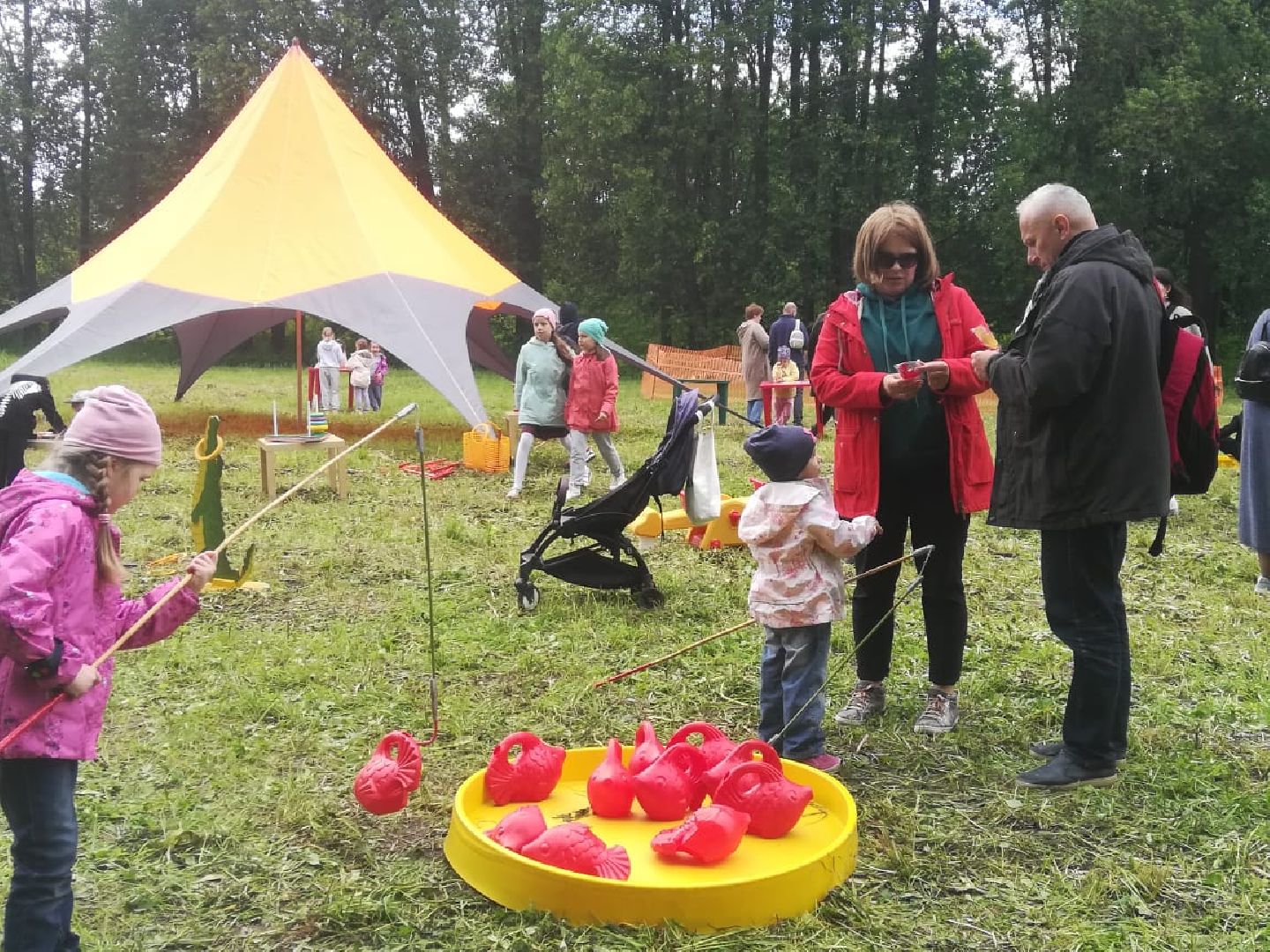 Звенигород, собор Уцииспения Божией матери на Городке, Троица, воскресная школа при Успенском храме, праздничное представление, фольклор, народные тради
