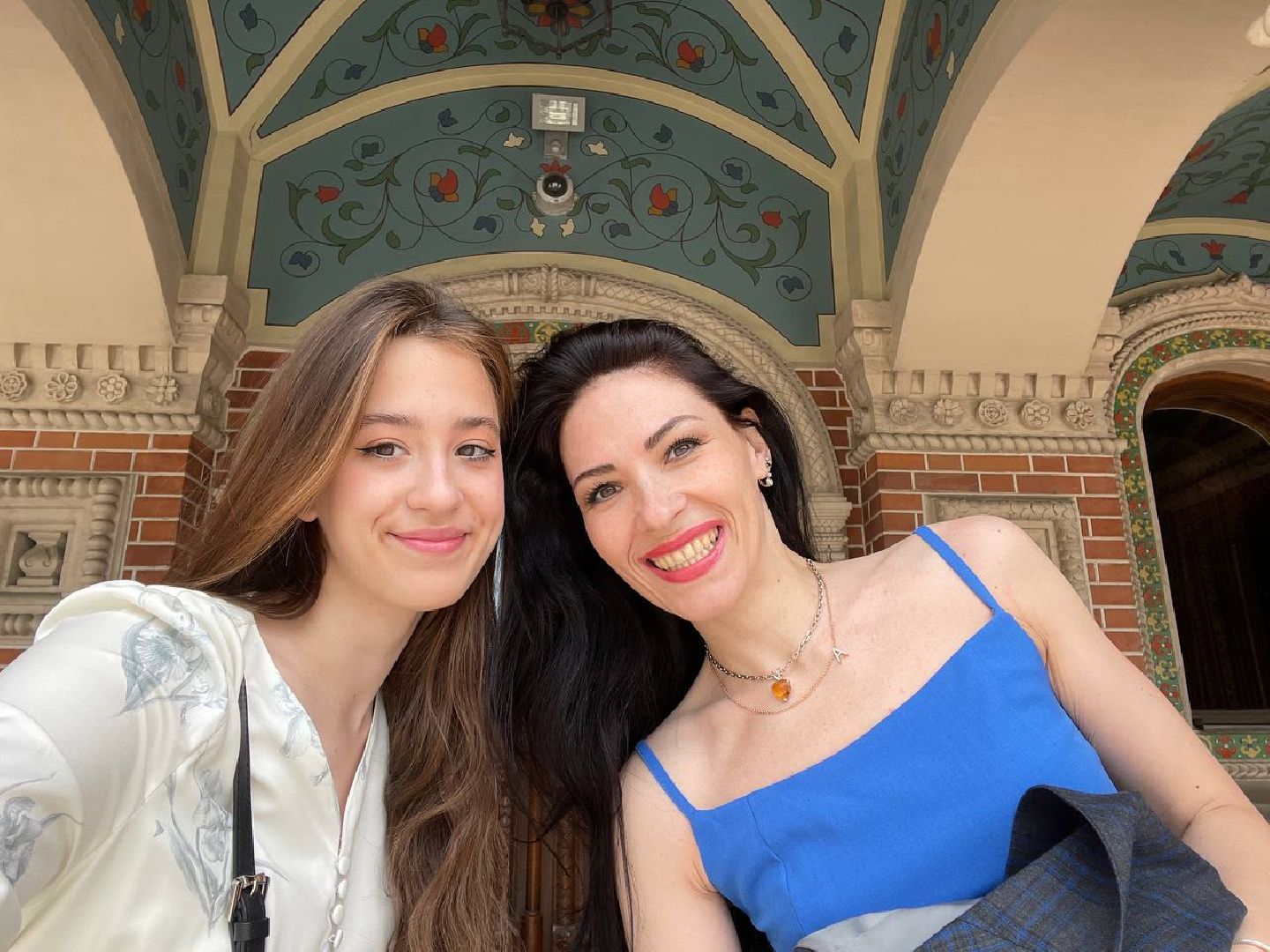 Реутов, искусство, картины, выставка, школьница