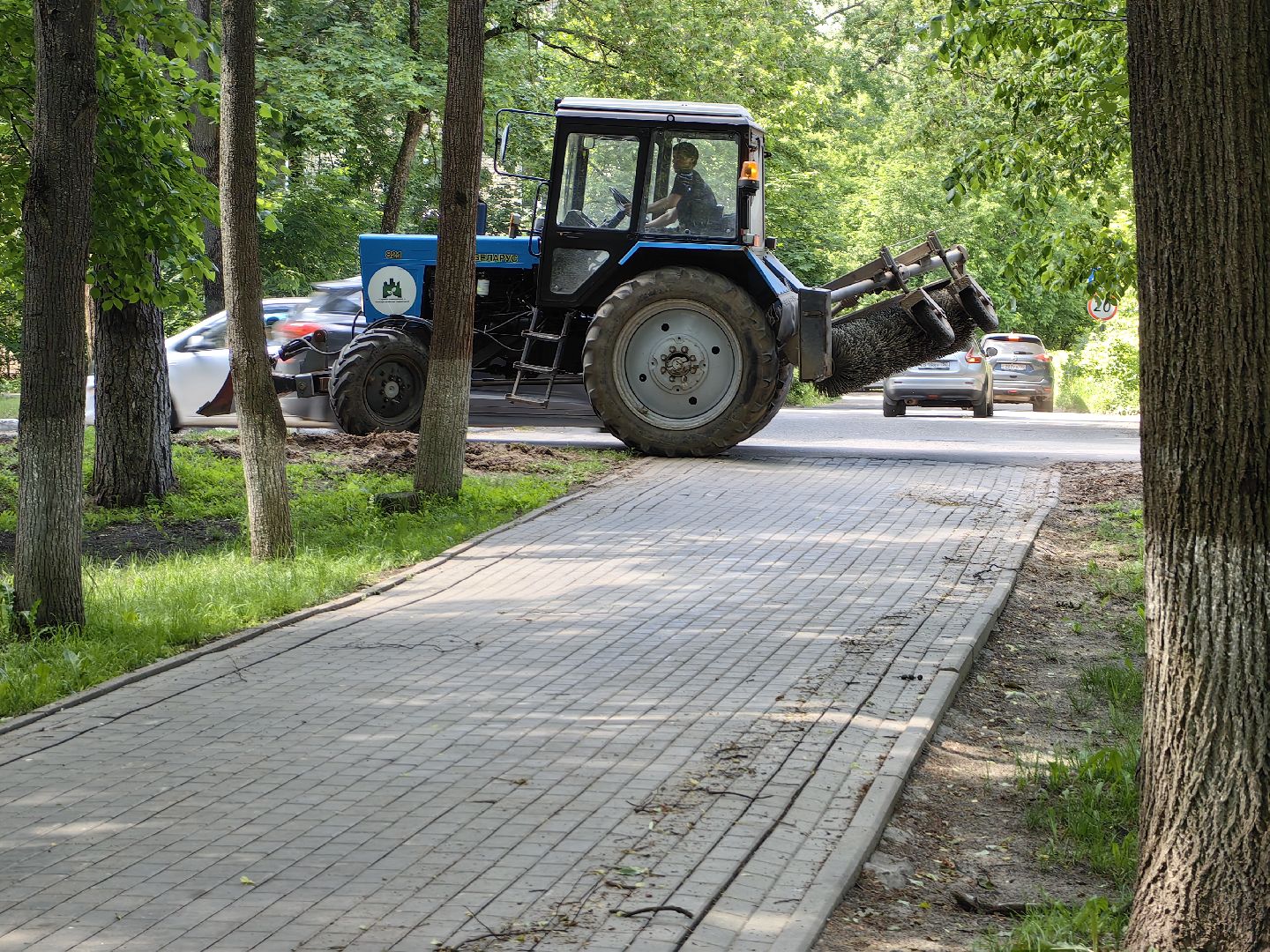 Аллея, уборка, техника, щётка