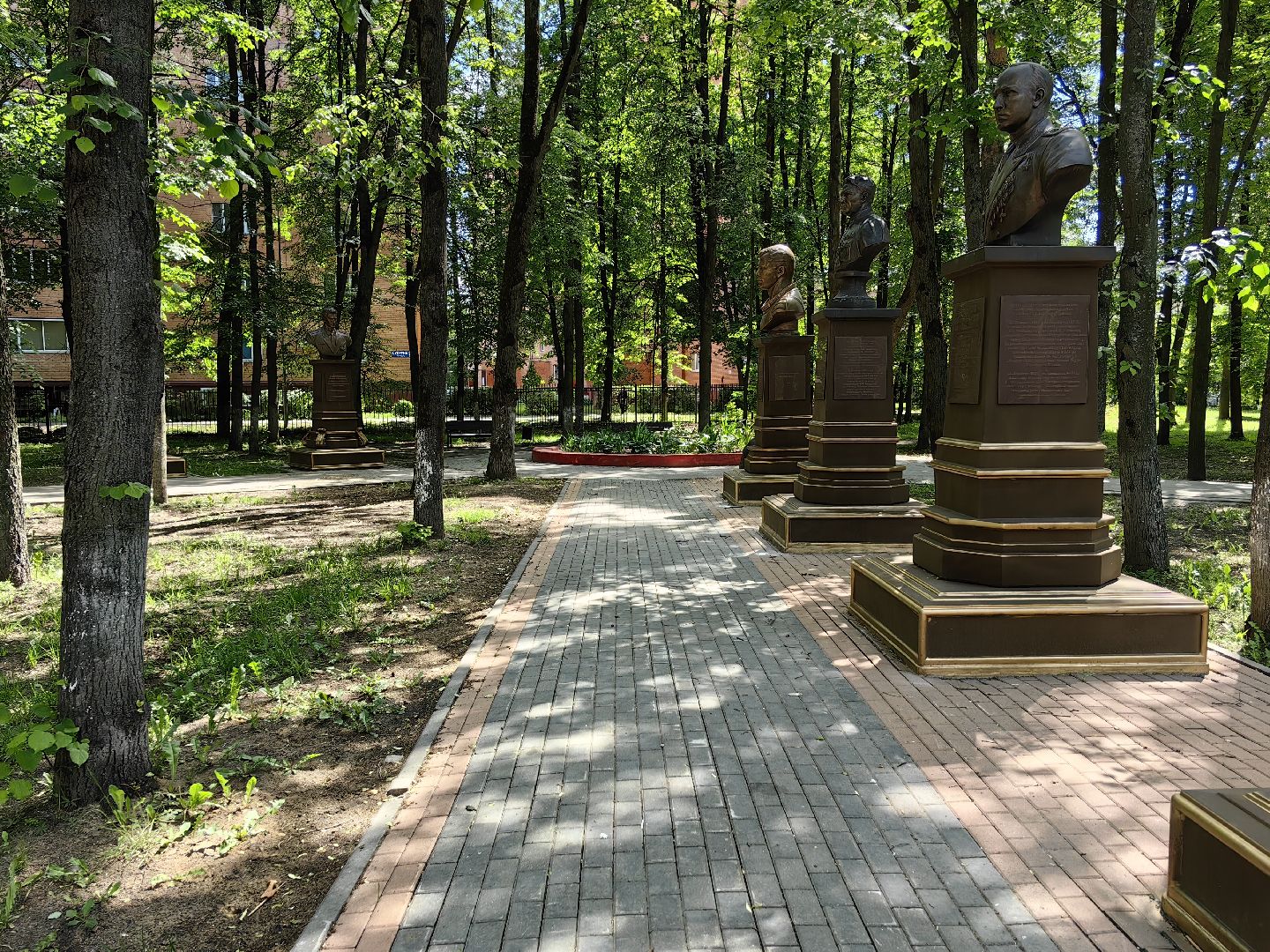 Аллея, уборка, техника, щётка