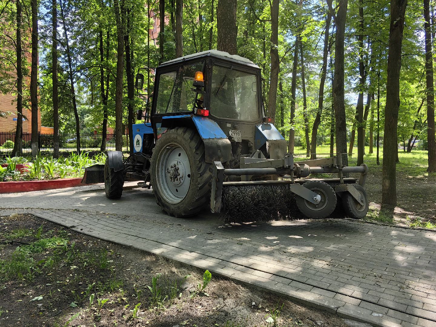 Аллея, уборка, техника, щётка