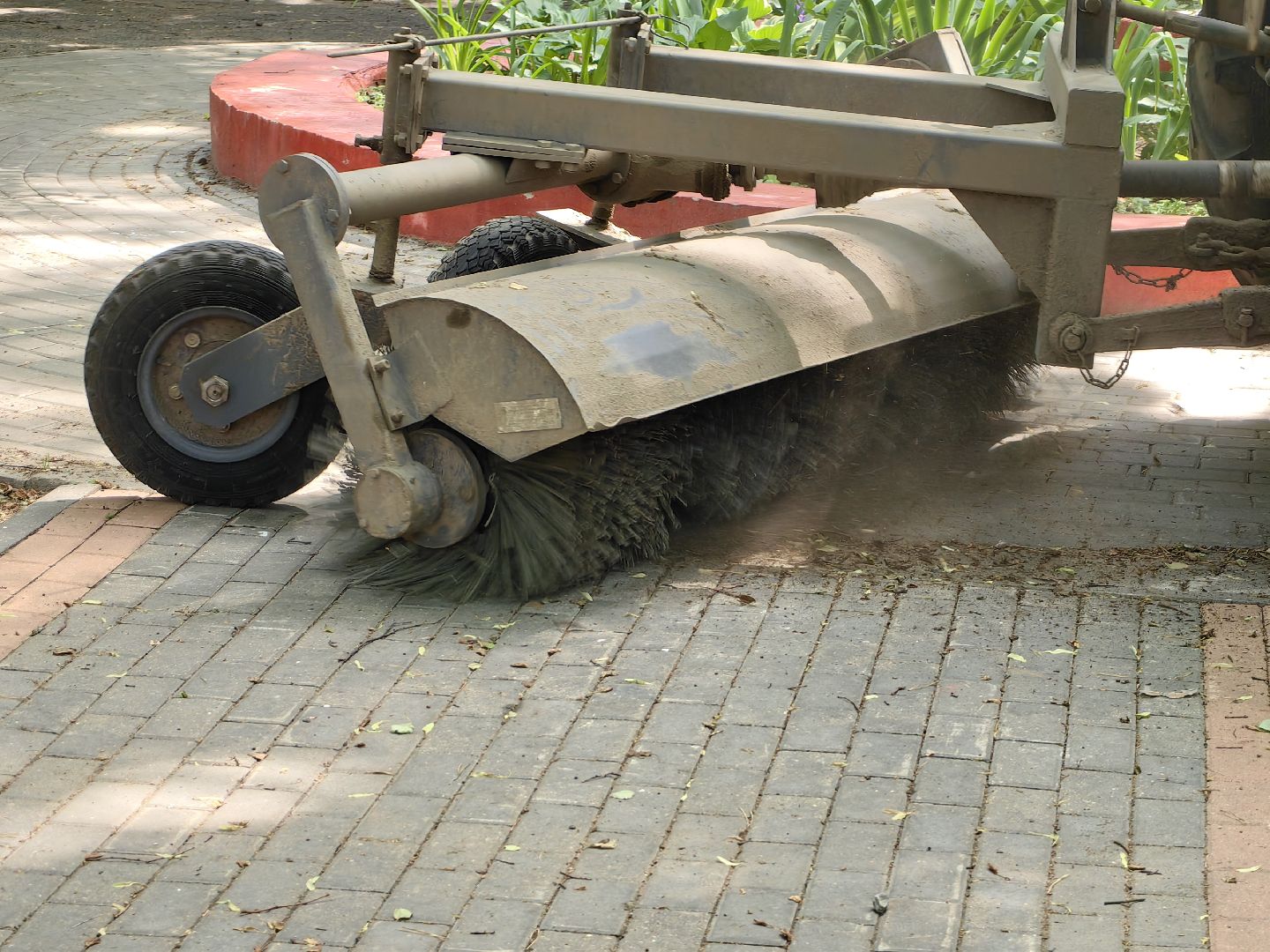 Аллея, уборка, техника, щётка