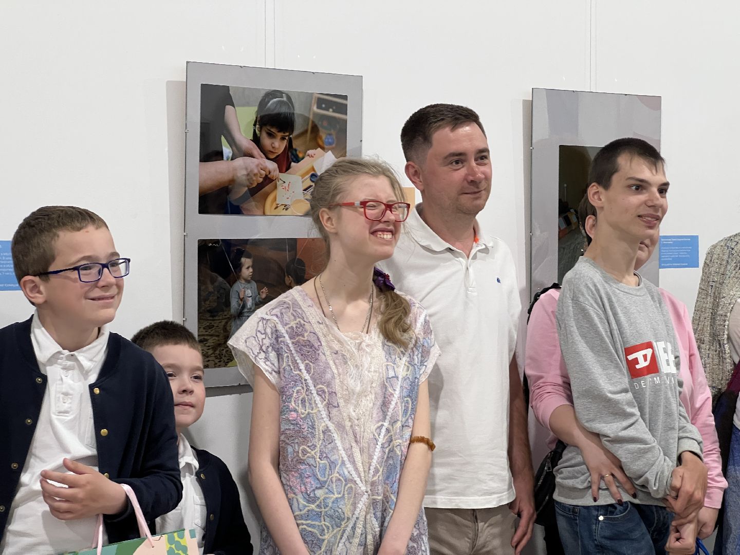 Химки, помощь детям, благотворительный фон, Артишок, выставка, Школа равных возможностей