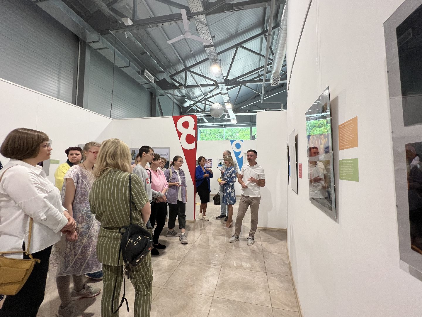 Химки, помощь детям, благотворительный фон, Артишок, выставка, Школа равных возможностей