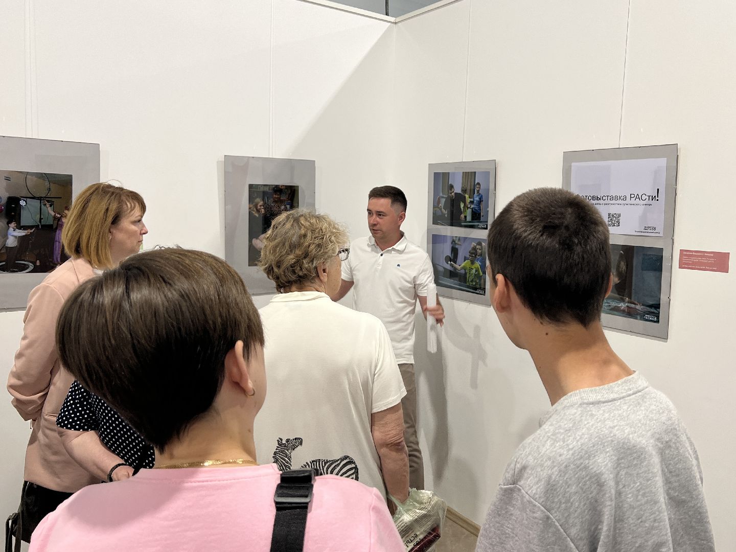 Химки, помощь детям, благотворительный фон, Артишок, выставка, Школа равных возможностей