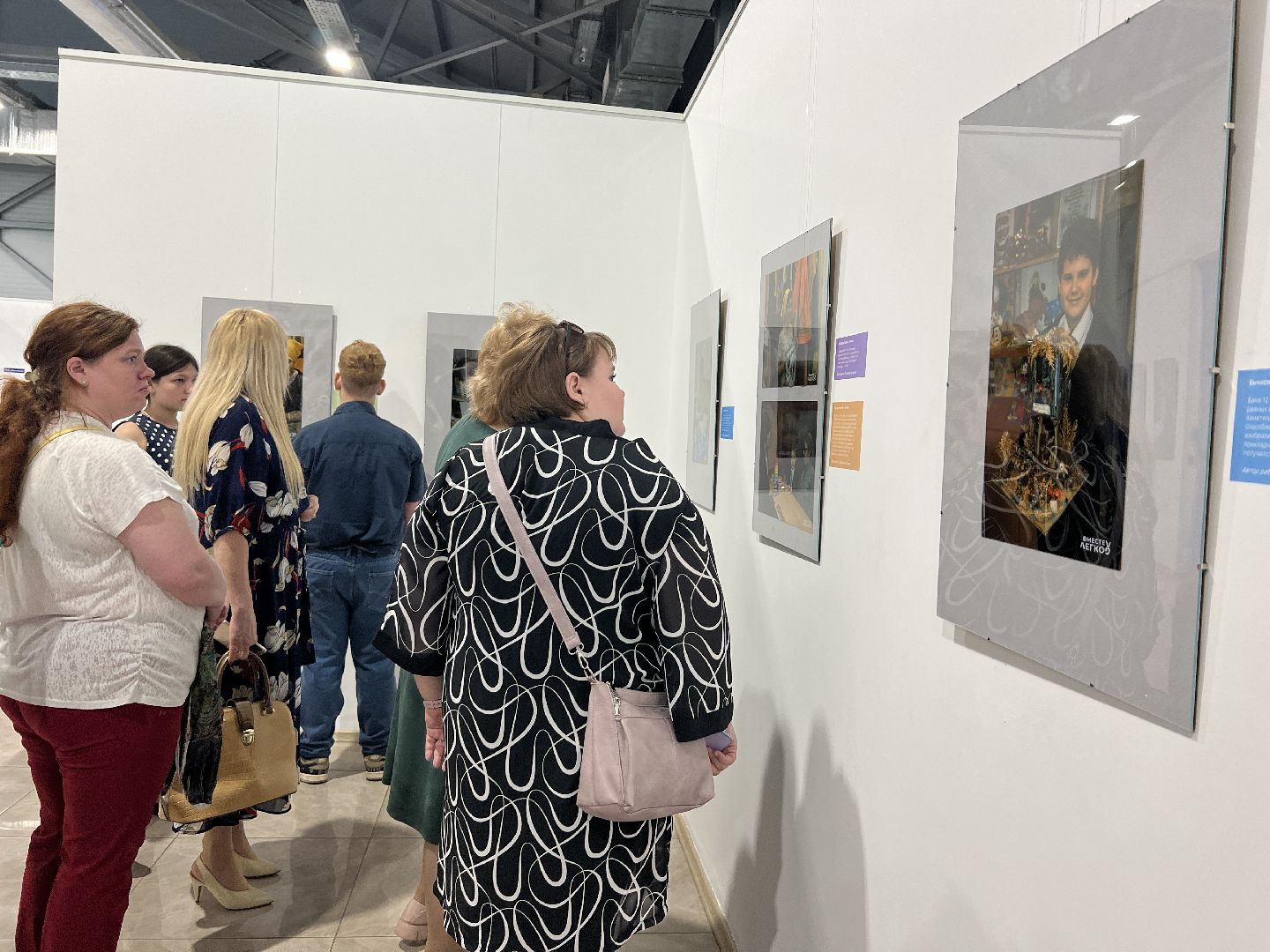 Химки, помощь детям, благотворительный фон, Артишок, выставка, Школа равных возможностей