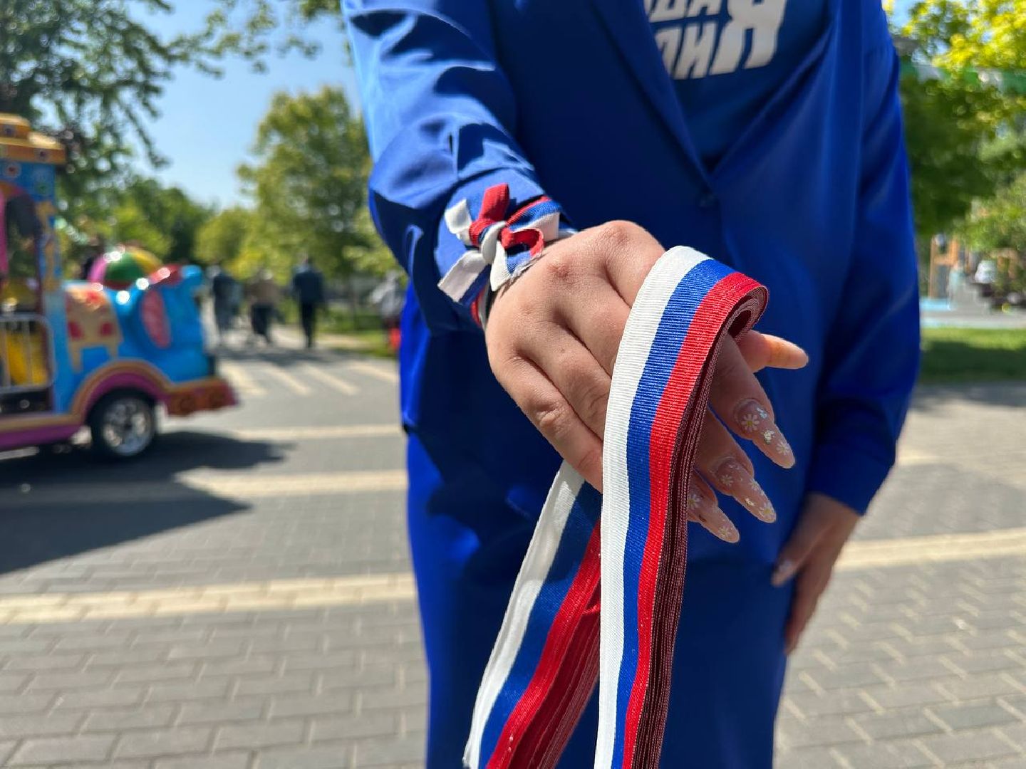 Реутов, День России, праздник, триколор, ленточки, губернатор Андрей Воробьёв