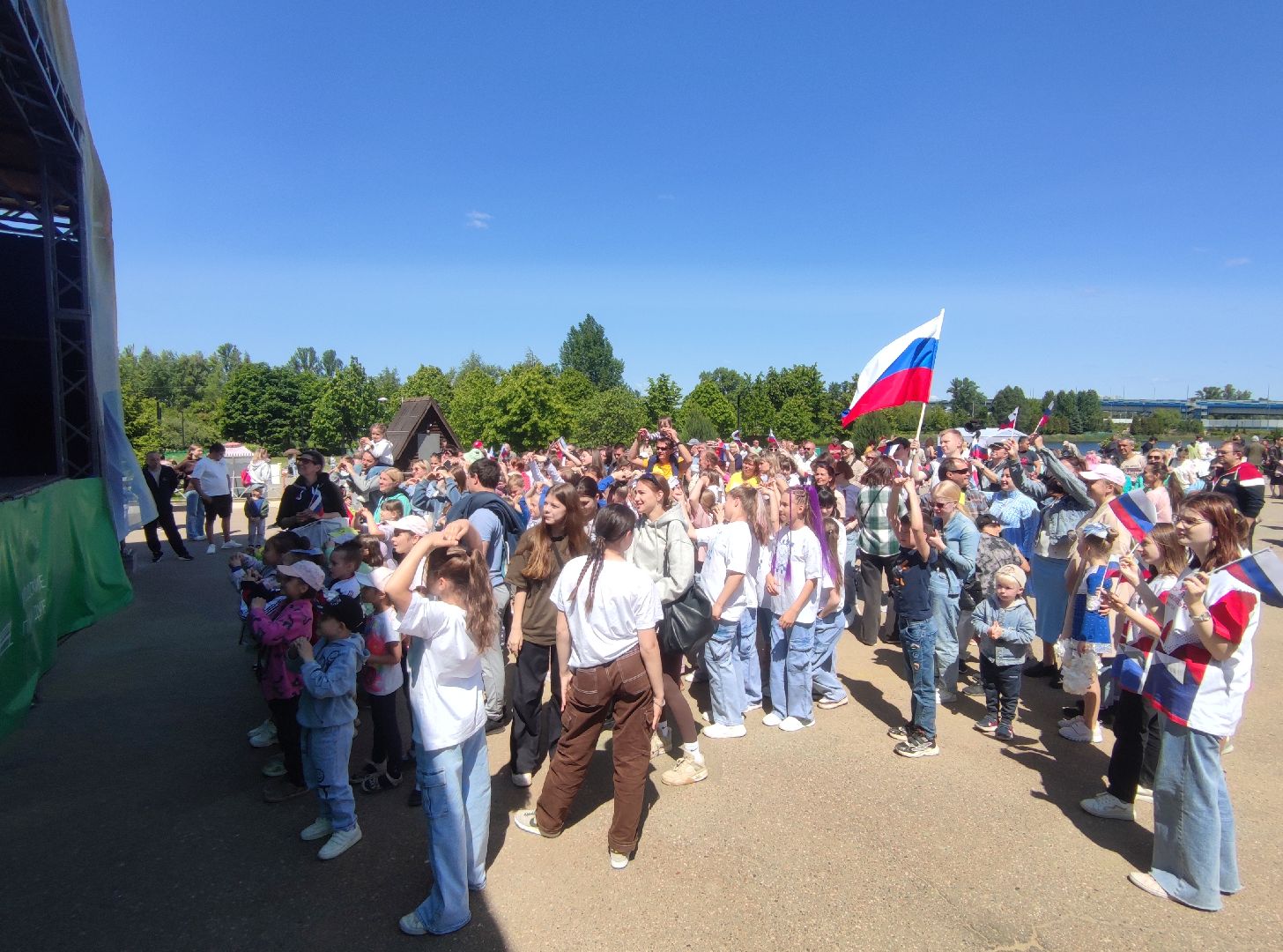 Флешмоб, волонтеры Подмосковья, День России, Дубна
