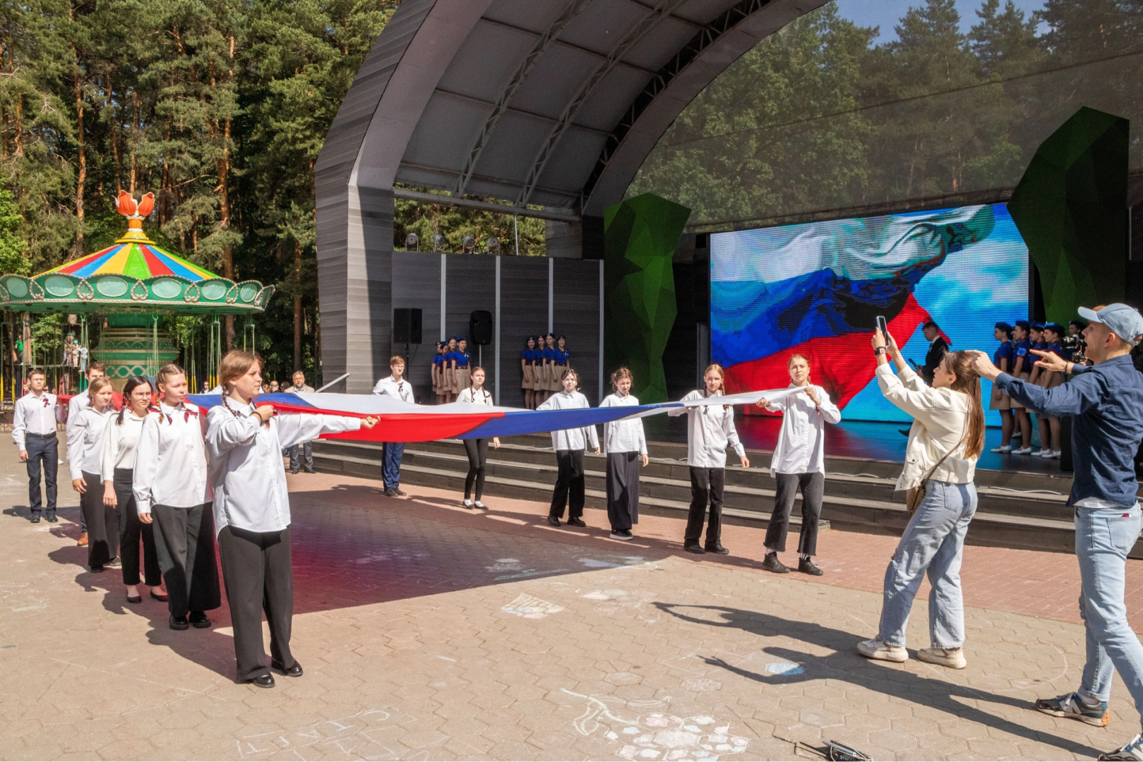 Домодедово, шествие с флагом, День России, флаг России