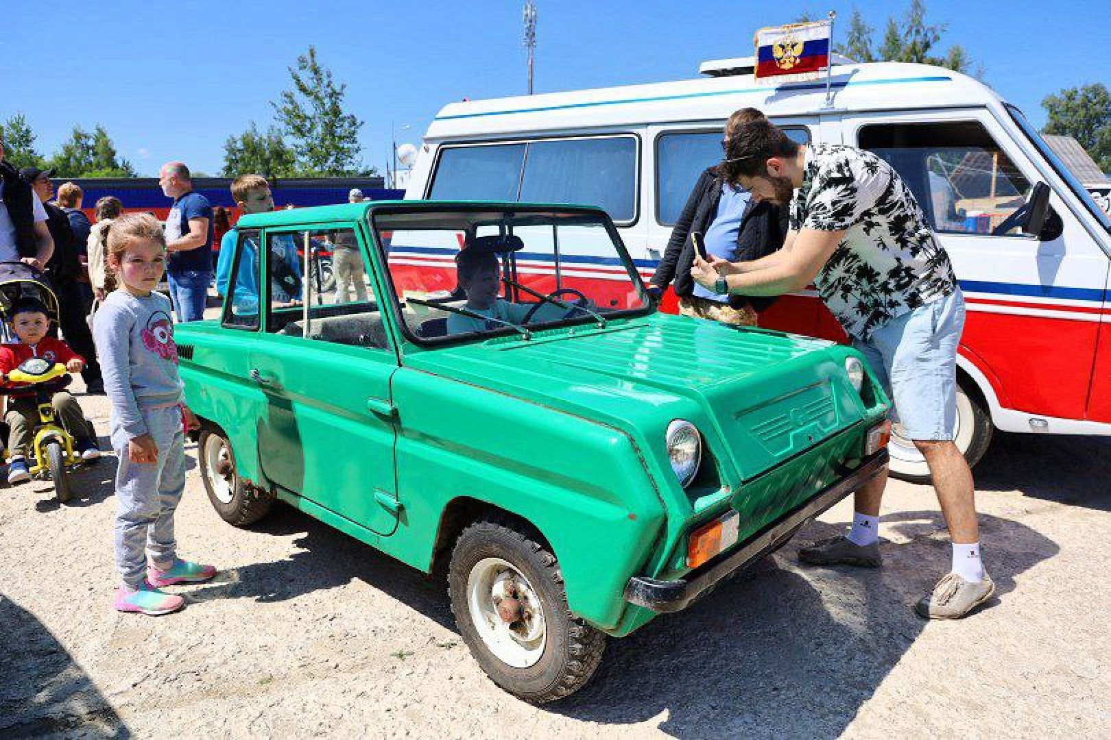 день россии, праздник, народные гулянья, парк, дети, мотоциклы, ретроавтомобили, самокаты,