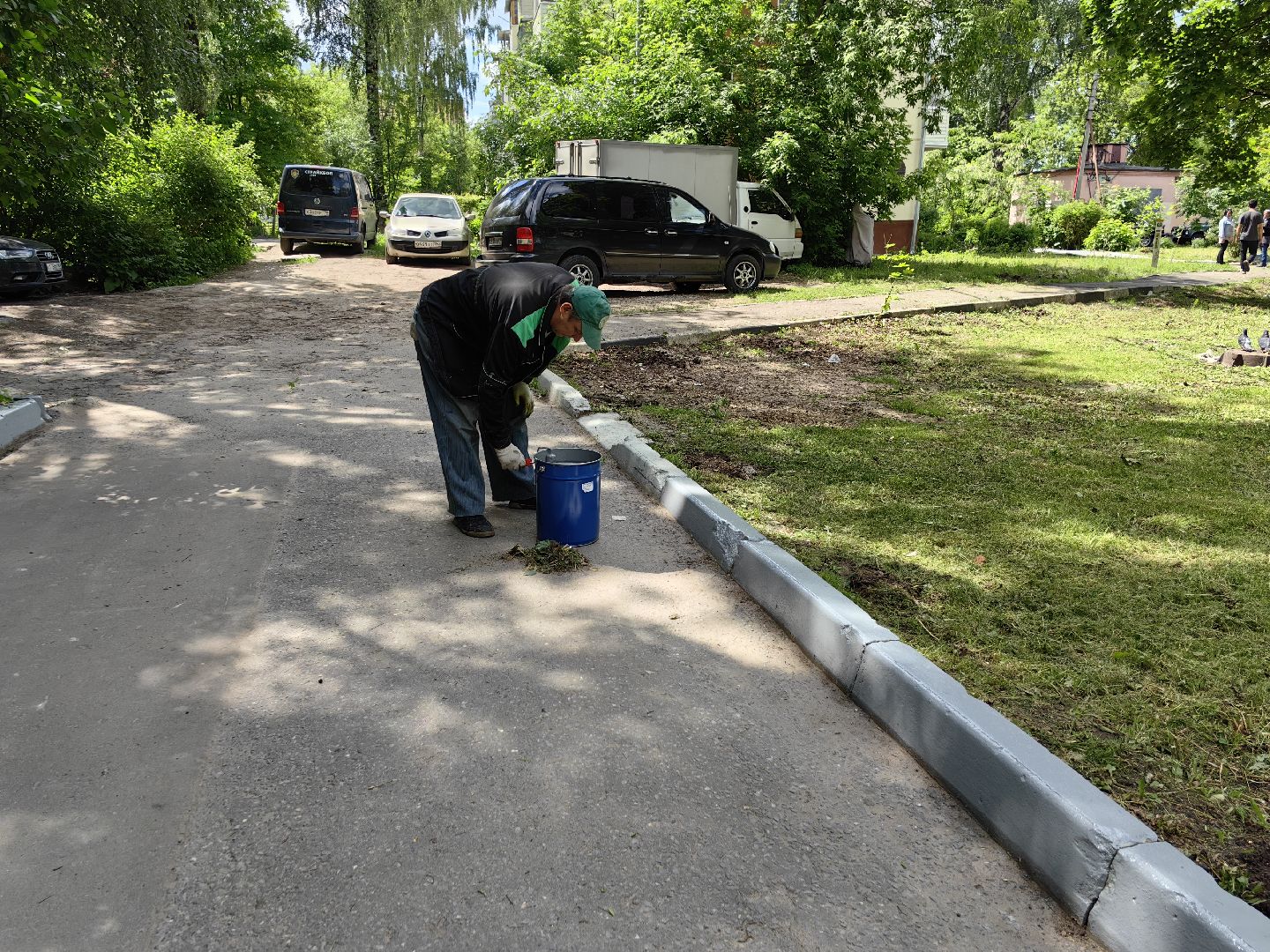 Бордюр, покраска, благоустройство