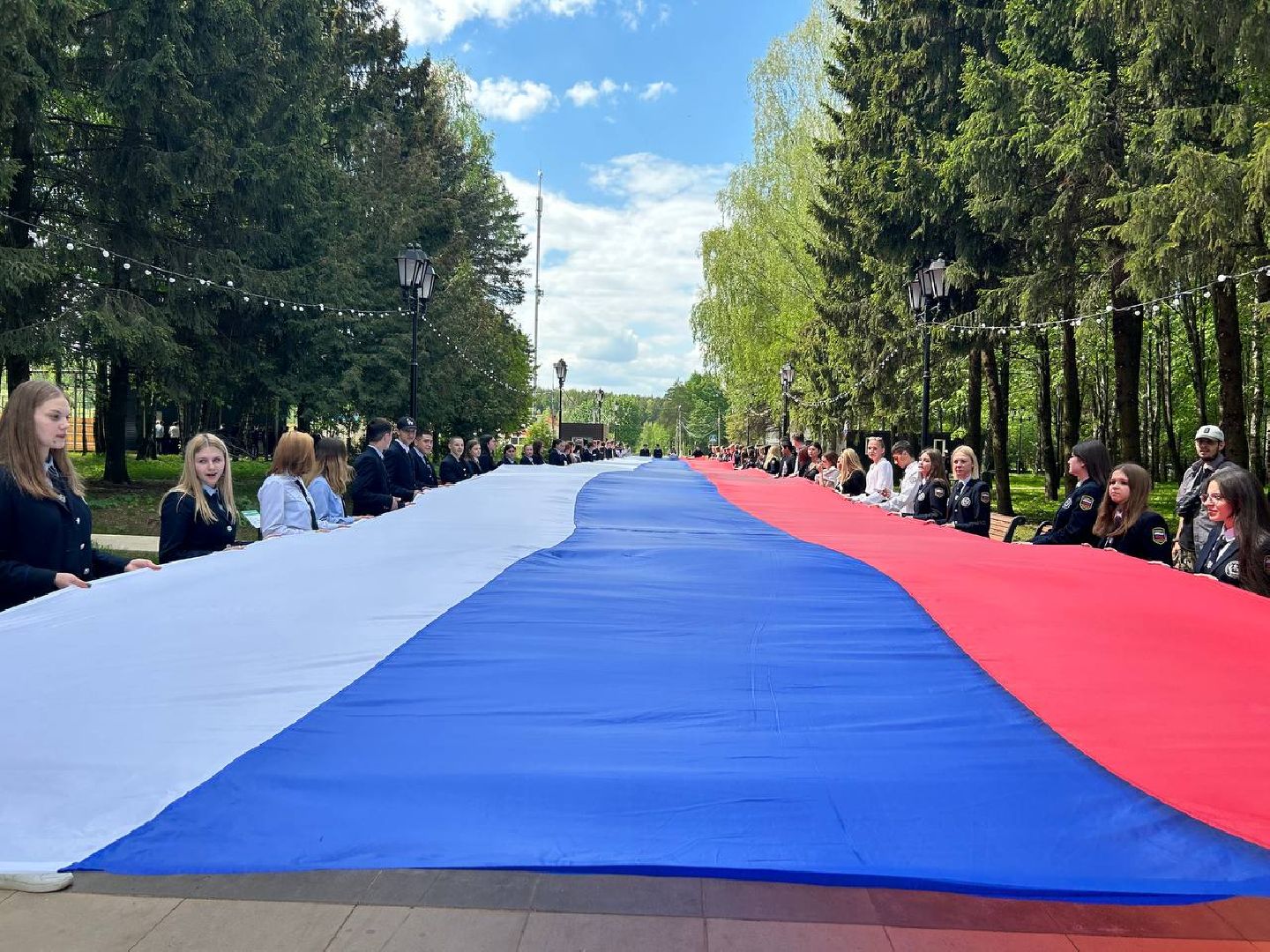 Наро-Фоминск, молодёжь Подмосковья, флешмоб, горжусь Россией, День России, триколор, Всероссийская акция
