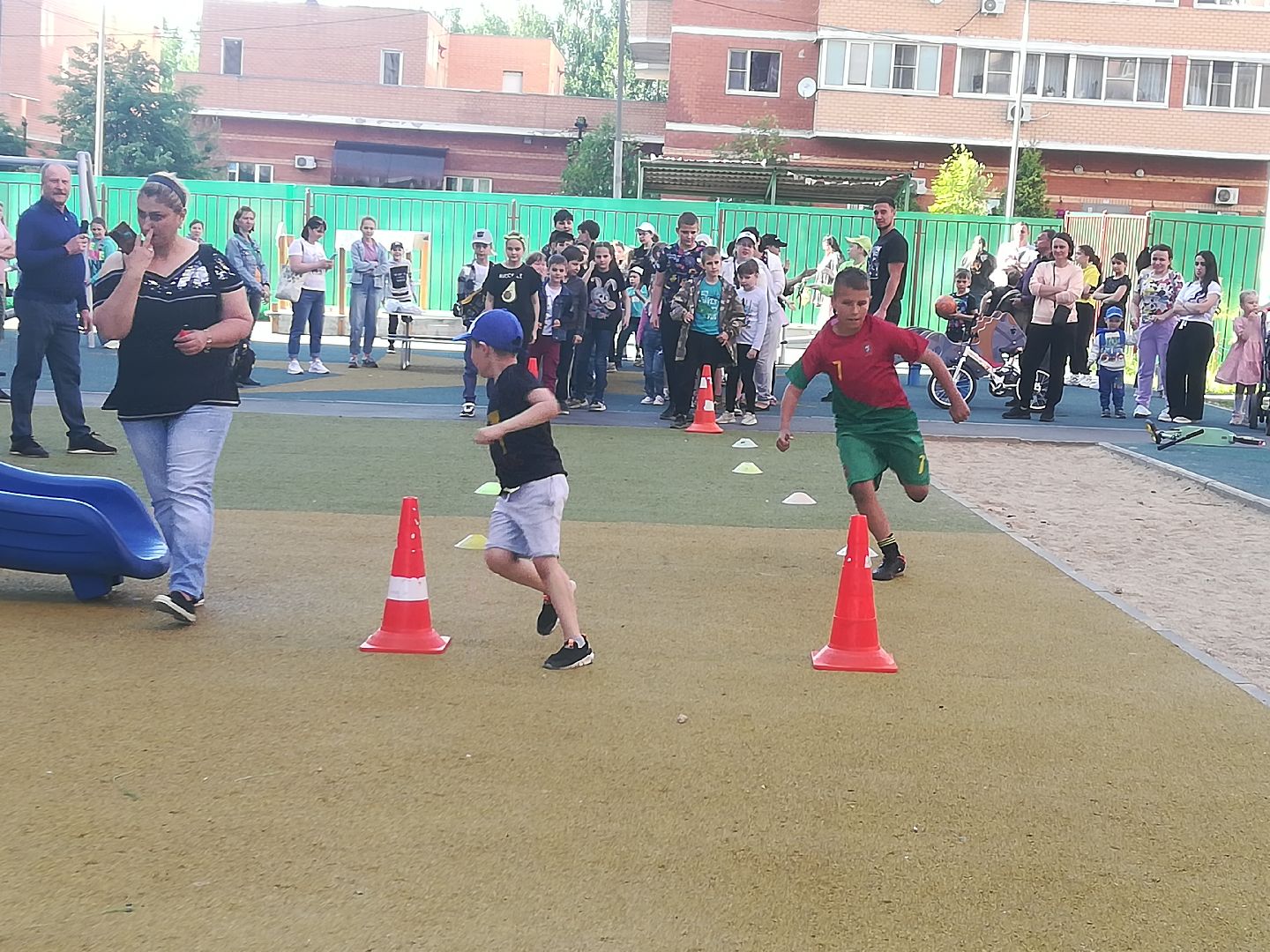 Звенигород, праздник Двора, микрорайон Супонево, Веселые старты, культурно-спортивный досуговый центр