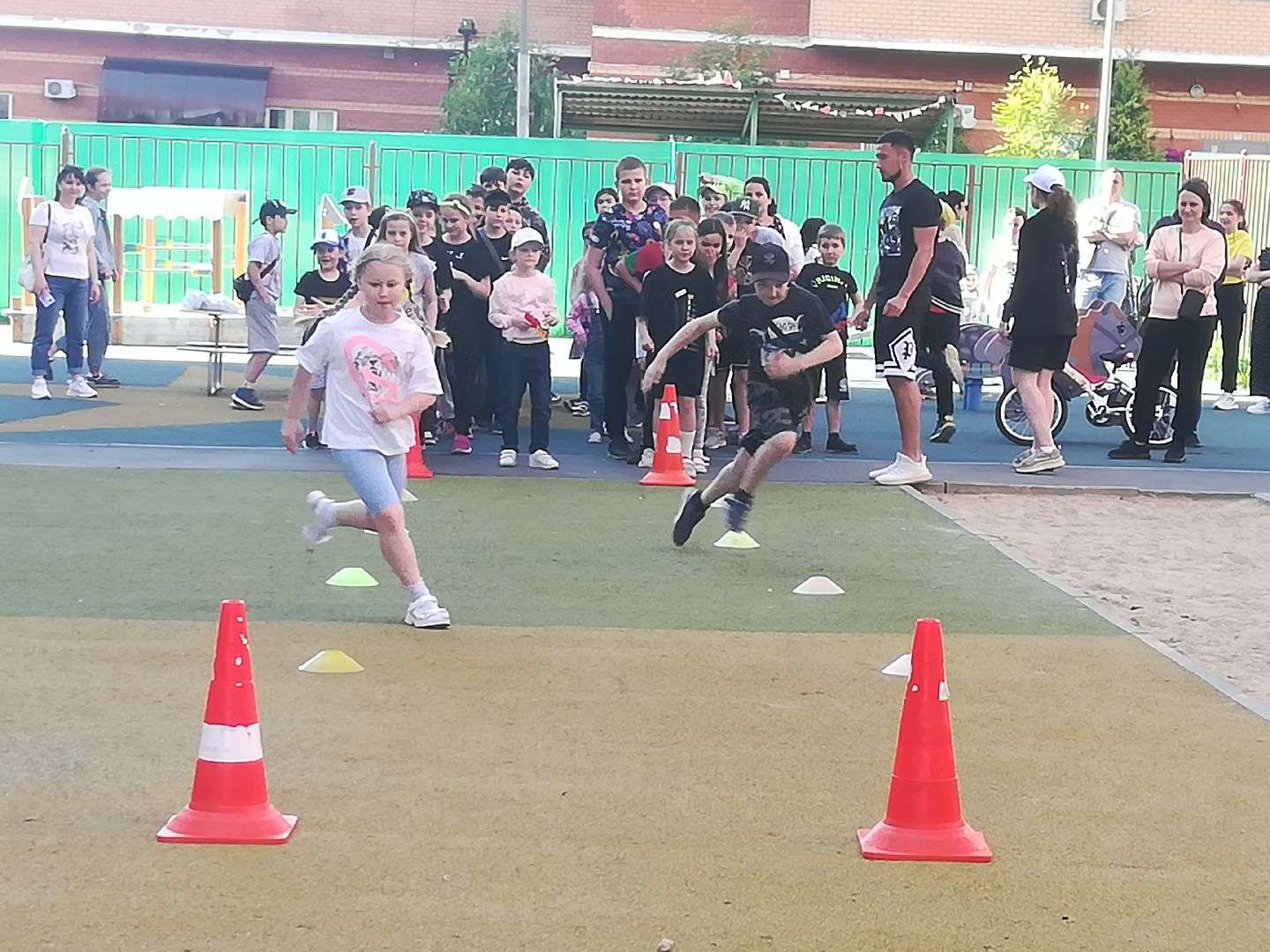 Звенигород, праздник Двора, микрорайон Супонево, Веселые старты, культурно-спортивный досуговый центр