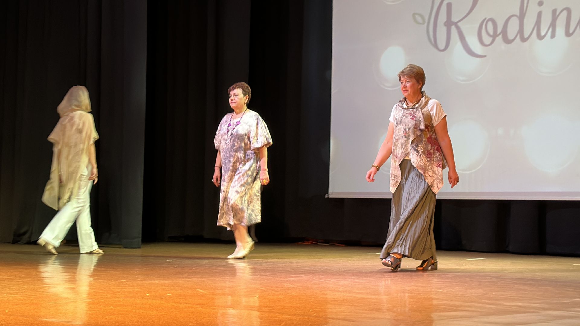 Одинцово, Модный возраст, Активное долголетие, мода, показ мод, модный показ, модели, манекенщицы, 50, элегантный возраст, одежда, подиум, княгиня Голицина