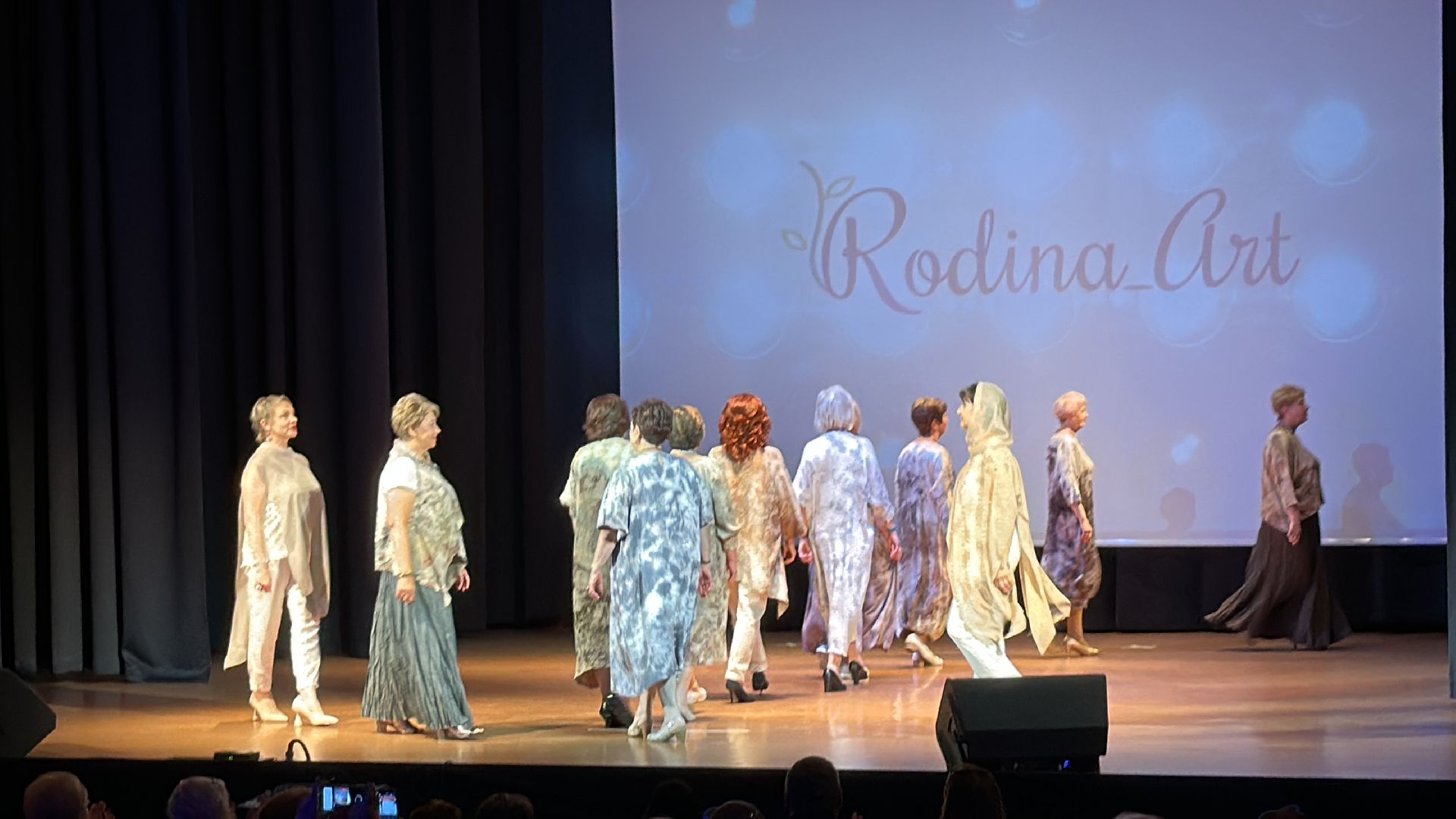 Одинцово, Модный возраст, Активное долголетие, мода, показ мод, модный показ, модели, манекенщицы, 50, элегантный возраст, одежда, подиум, княгиня Голицина