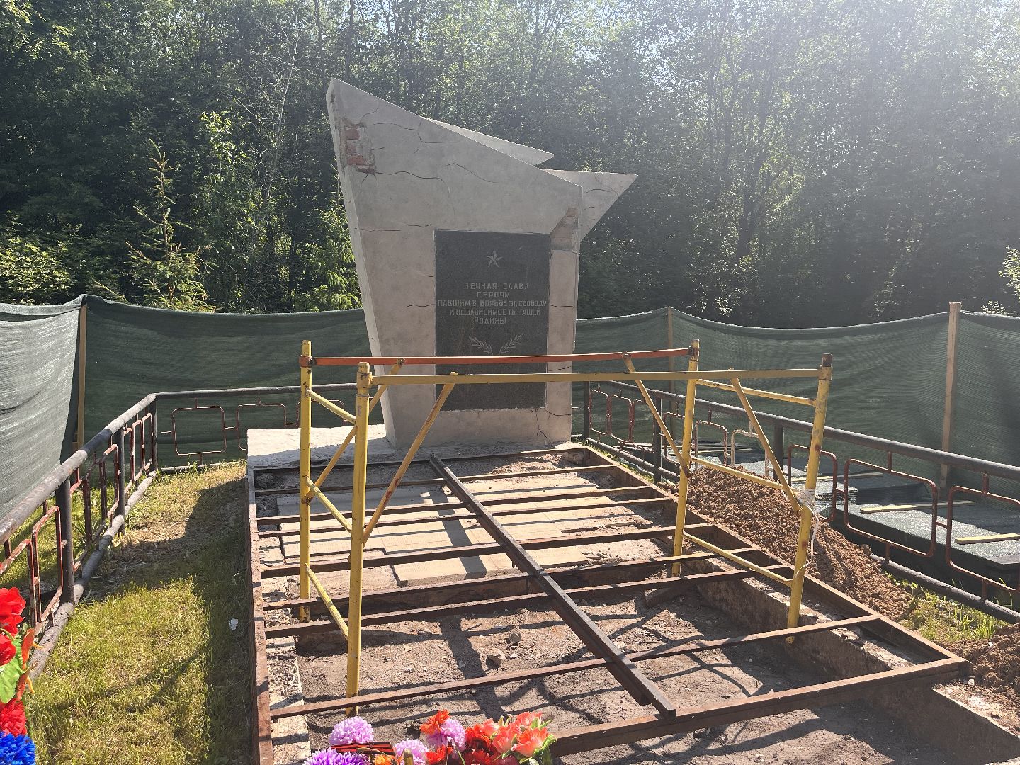 Шаховская, Памятники, история