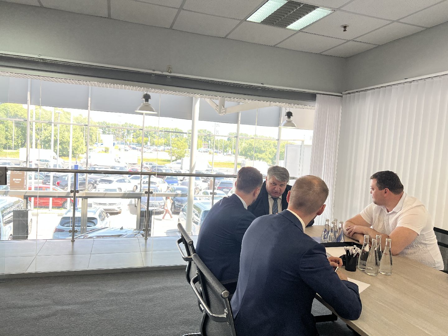 Химки, автомобиль, Москвич, автосалон, экономика