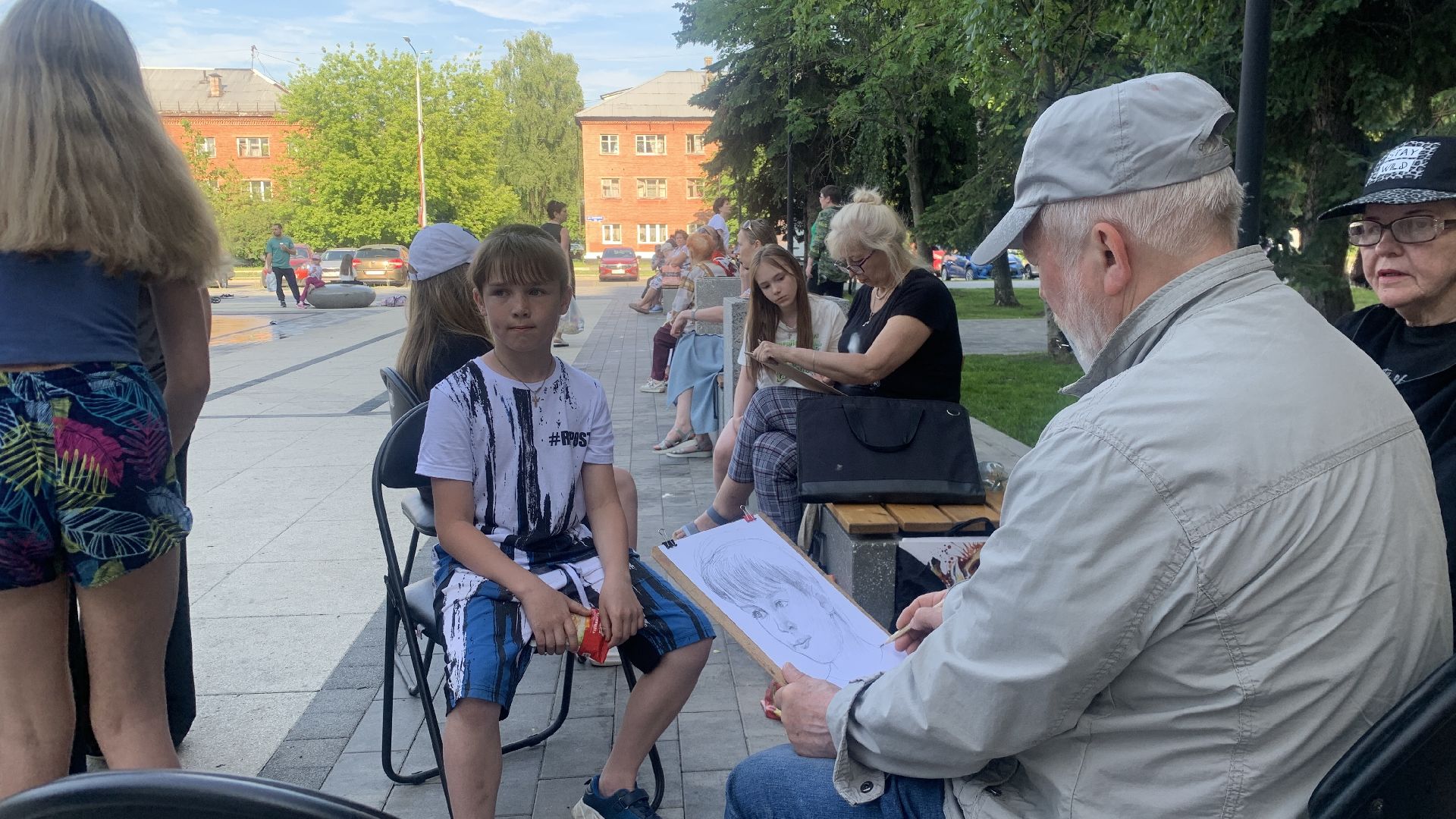 Ступино, вернисаж художников, площадь Металлургов