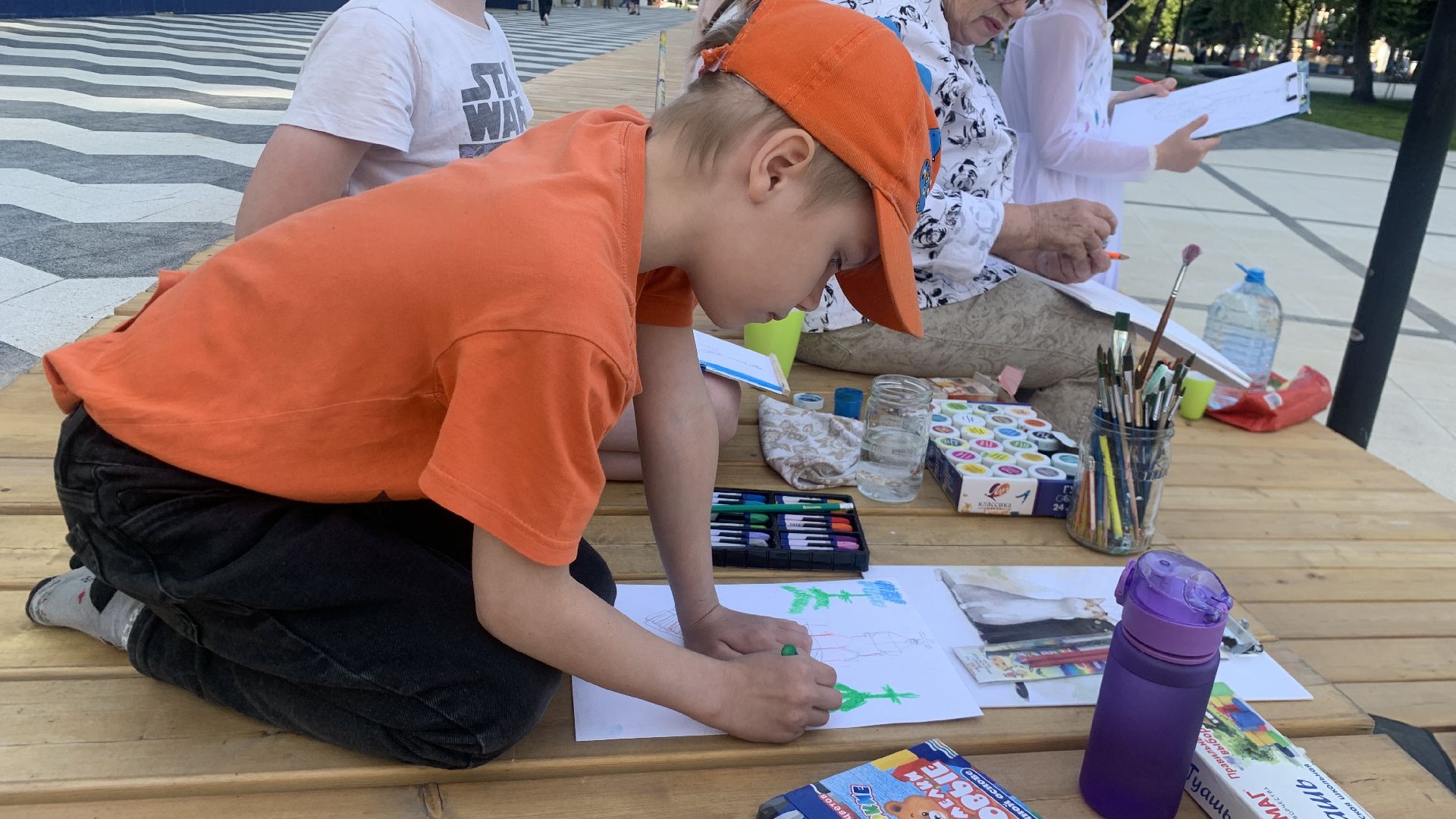 Ступино, вернисаж художников, площадь Металлургов