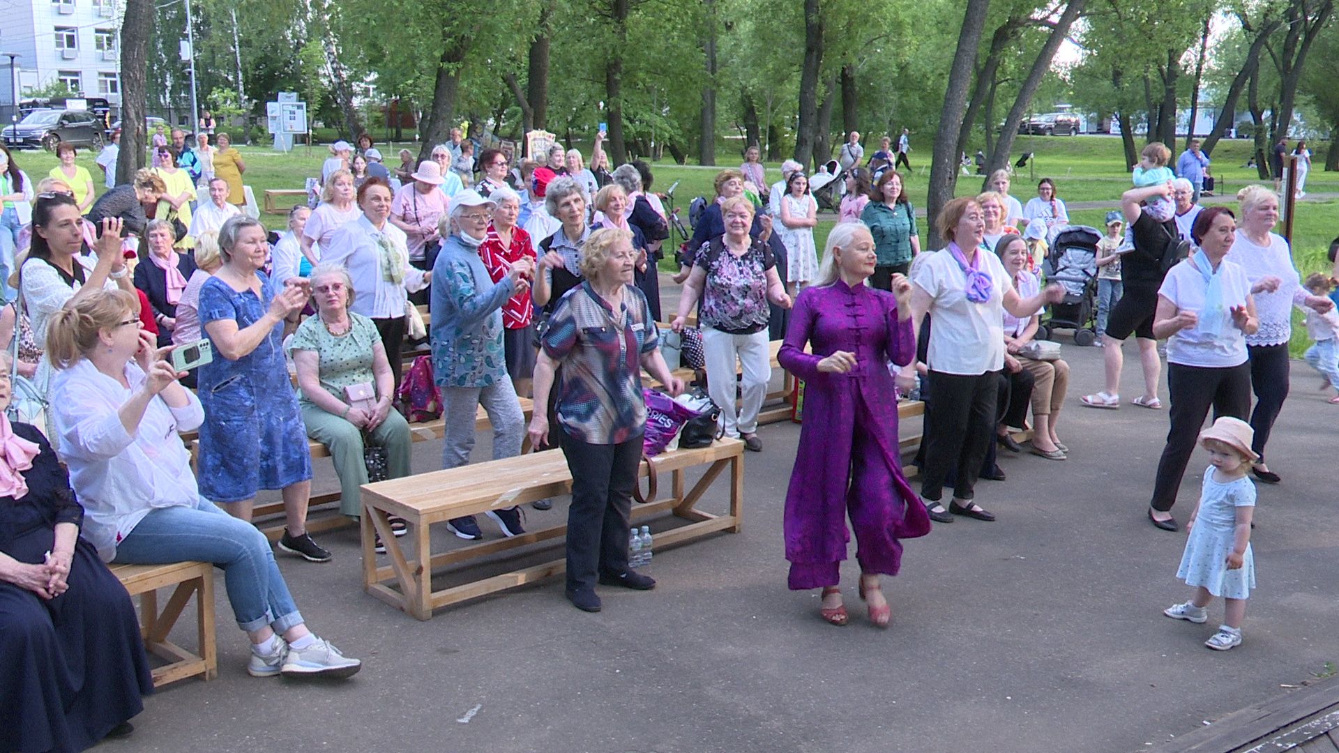 Реутов, «Бархатная осень», «Активное долголетие», «Фабричный пруд», парк, концерт