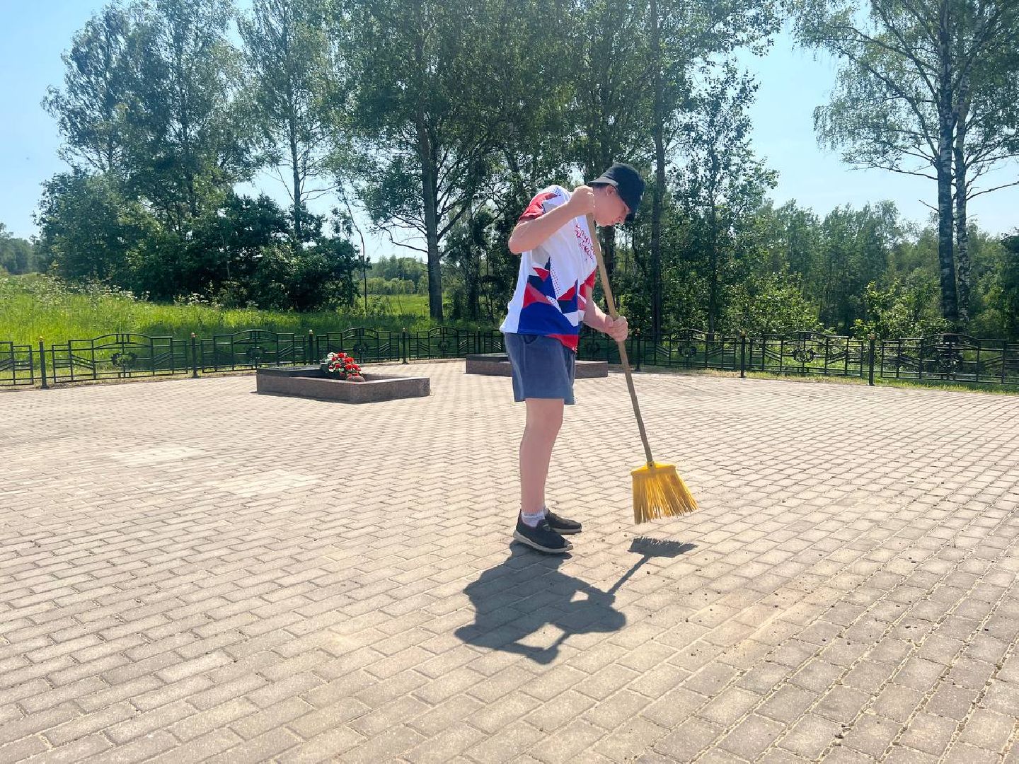 Можайск, Можайский городской округ, Подмосковье, волонтёры, юнармия, субботник, мемориал, воинское захоронение