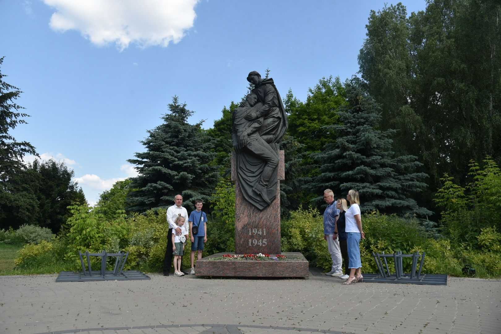 Химки, памятник, возложение, медработник