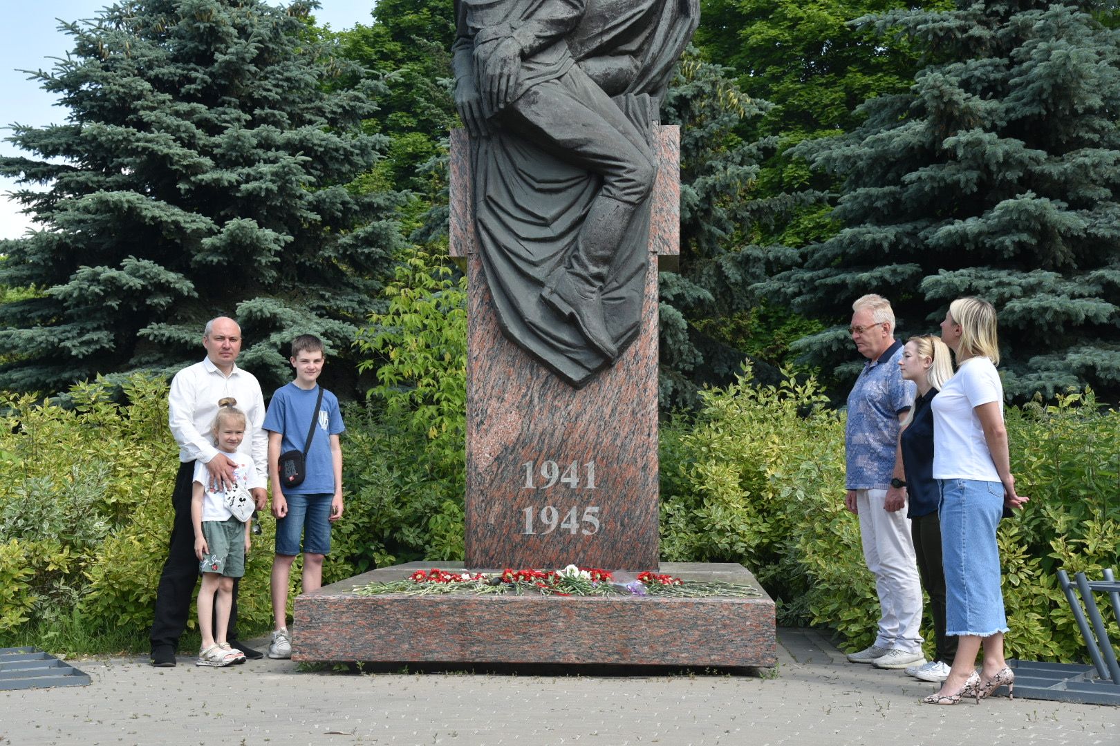 Химки, памятник, возложение, медработник