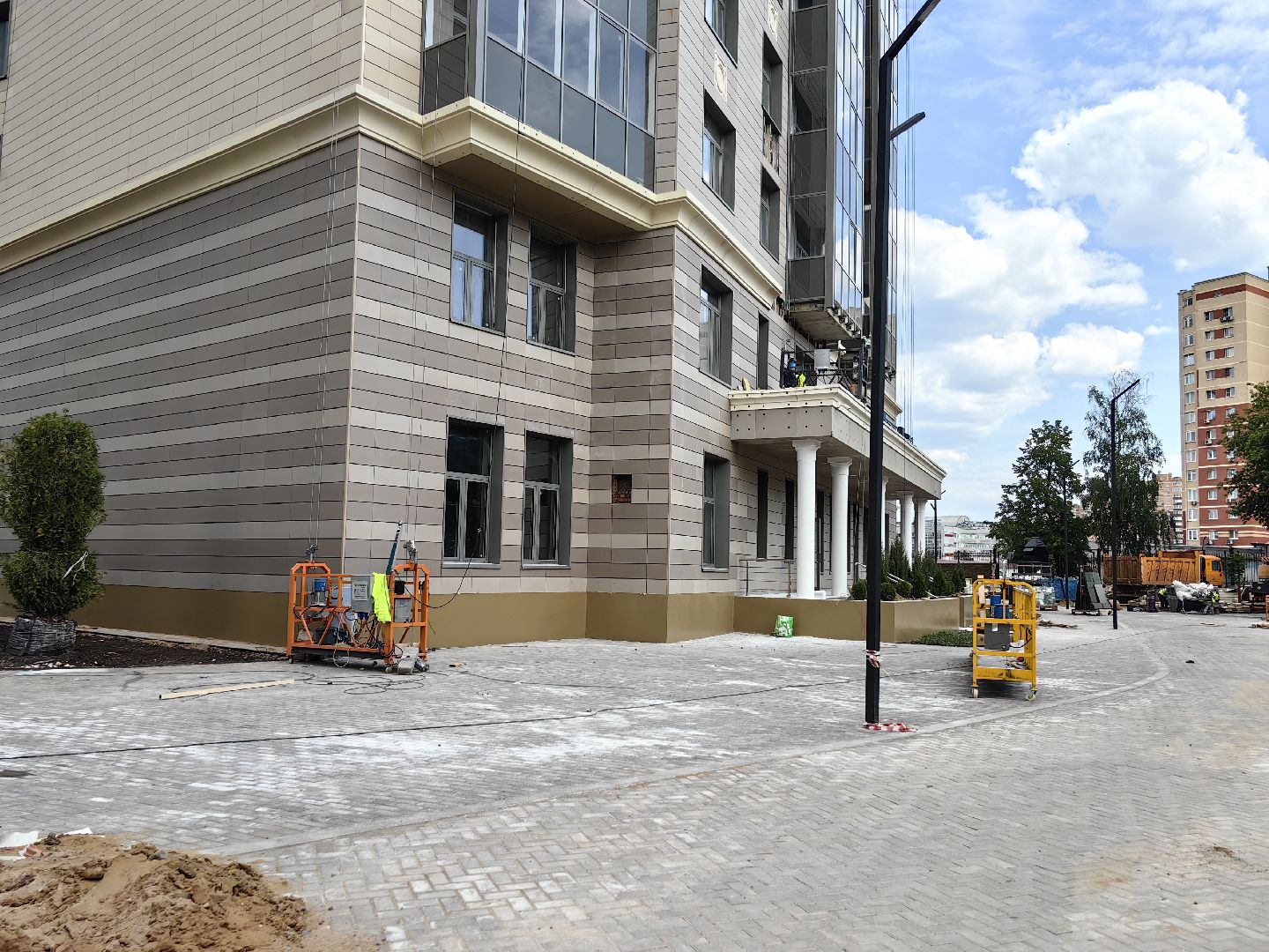 Долгострой, площадка, озеленение, жители, парковка