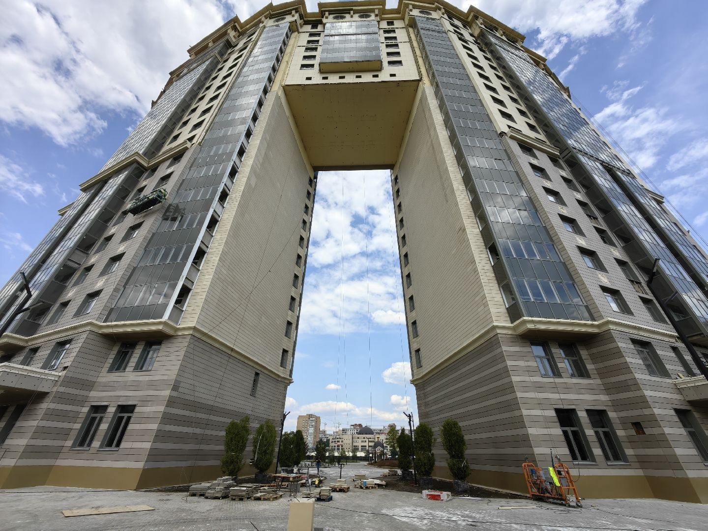 Долгострой, площадка, озеленение, жители, парковка