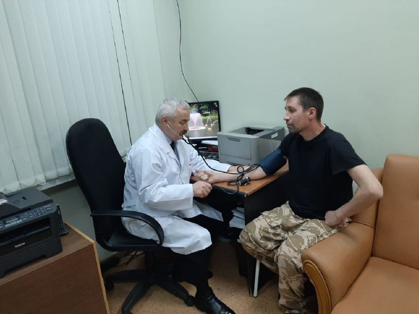 профессия: праздник; медицина; биография; врачи