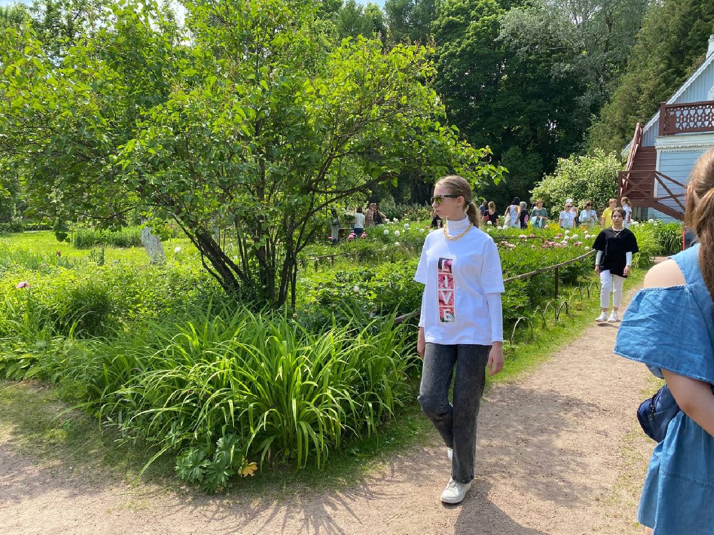 Чехов, культура, показ мод, пионы, Мелихово, Пиономания, дети, дизайнер